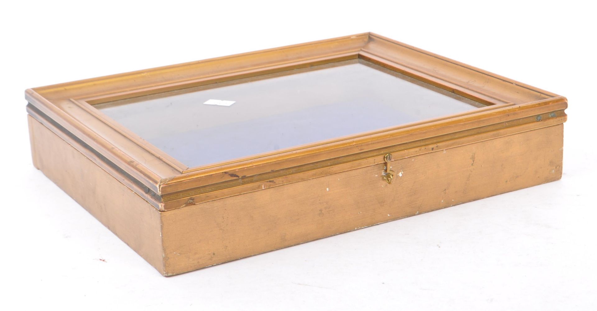 EARLY 20TH CENTURY TABLE TOP GILT DISPLAY CASE