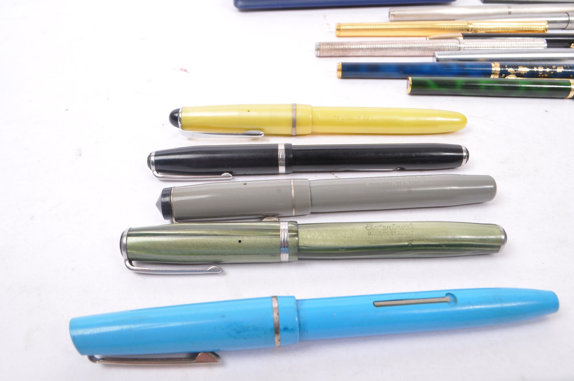 LARGE COLLECTION OF 20TH CENTURY PENS - Image 2 of 4