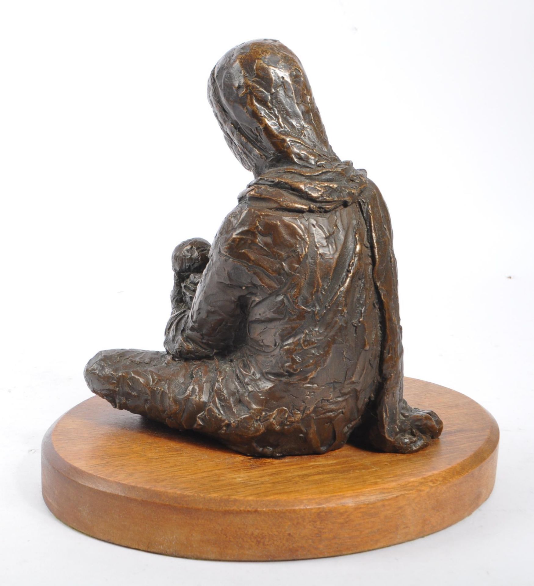VINTAGE 20TH CENTURY SPELTER FIGURE OF WOMAN HOLDING BABY - Image 2 of 6