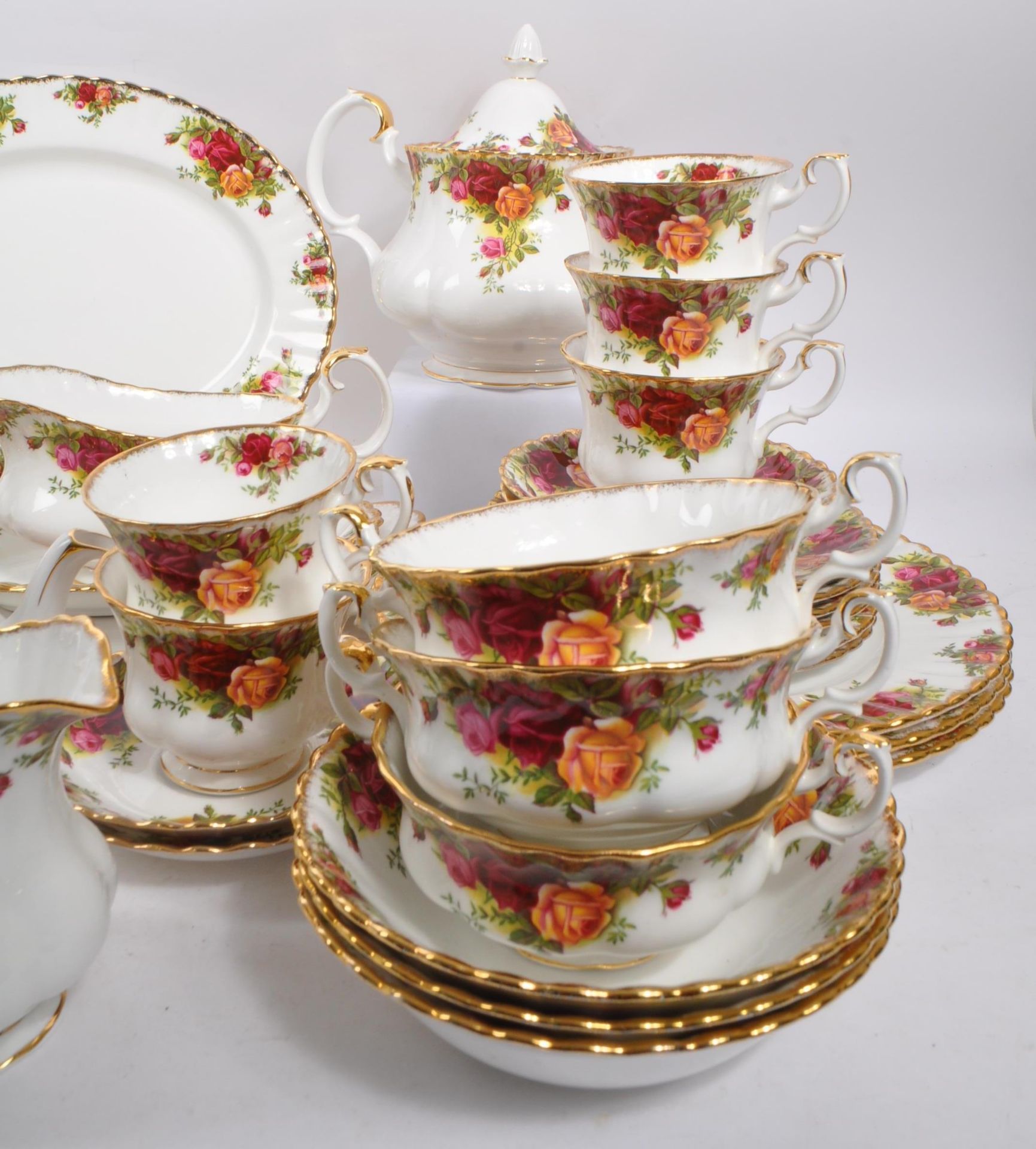 ROYAL ALBERT - OLD COUNTRY ROSES - PORCELAIN TEA SERVICE - Image 5 of 9