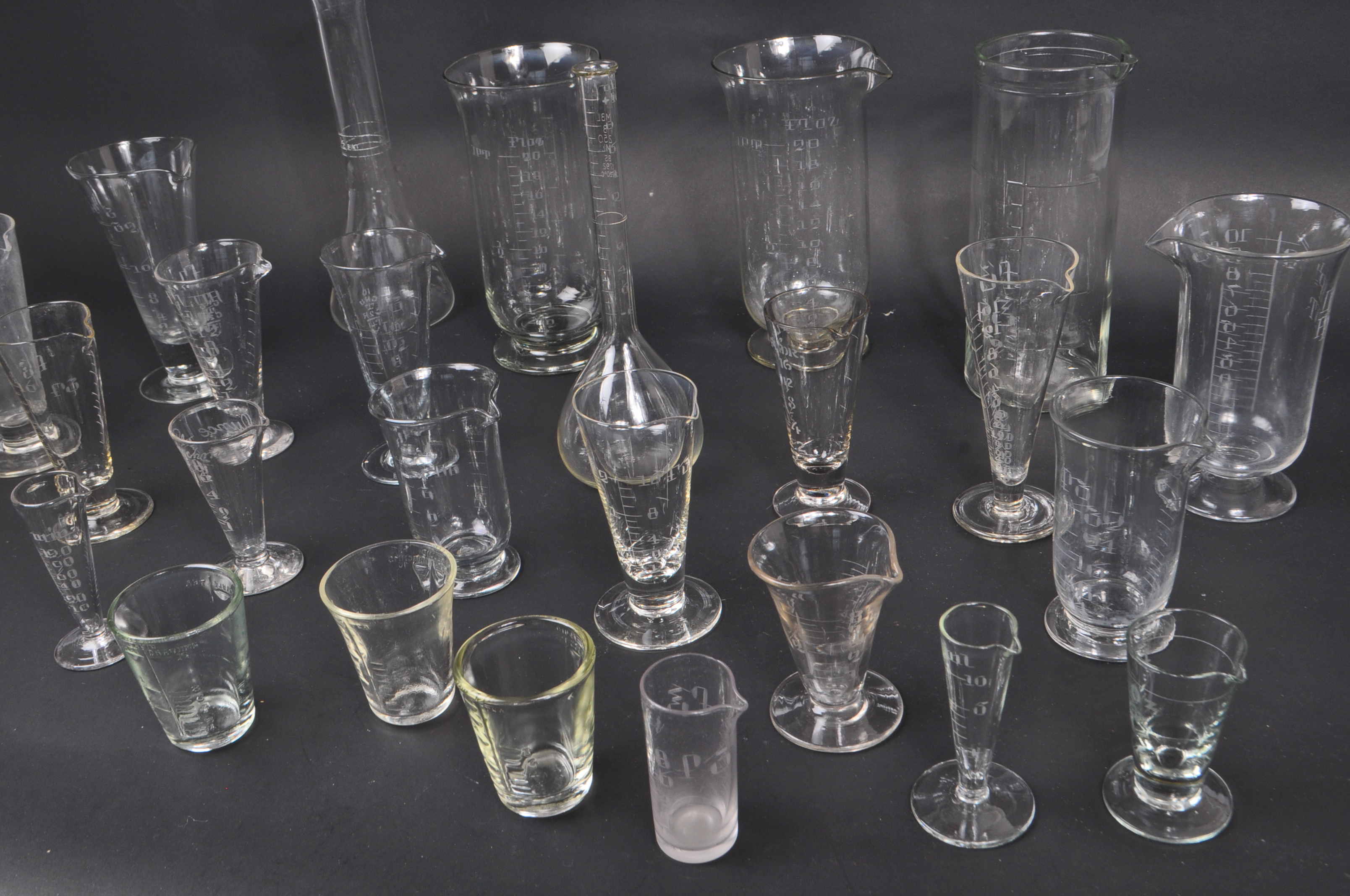 COLLECTION OF GLASS SCIENTIFIC CHEMICAL MEASURING EQUIPMENT - Image 8 of 11