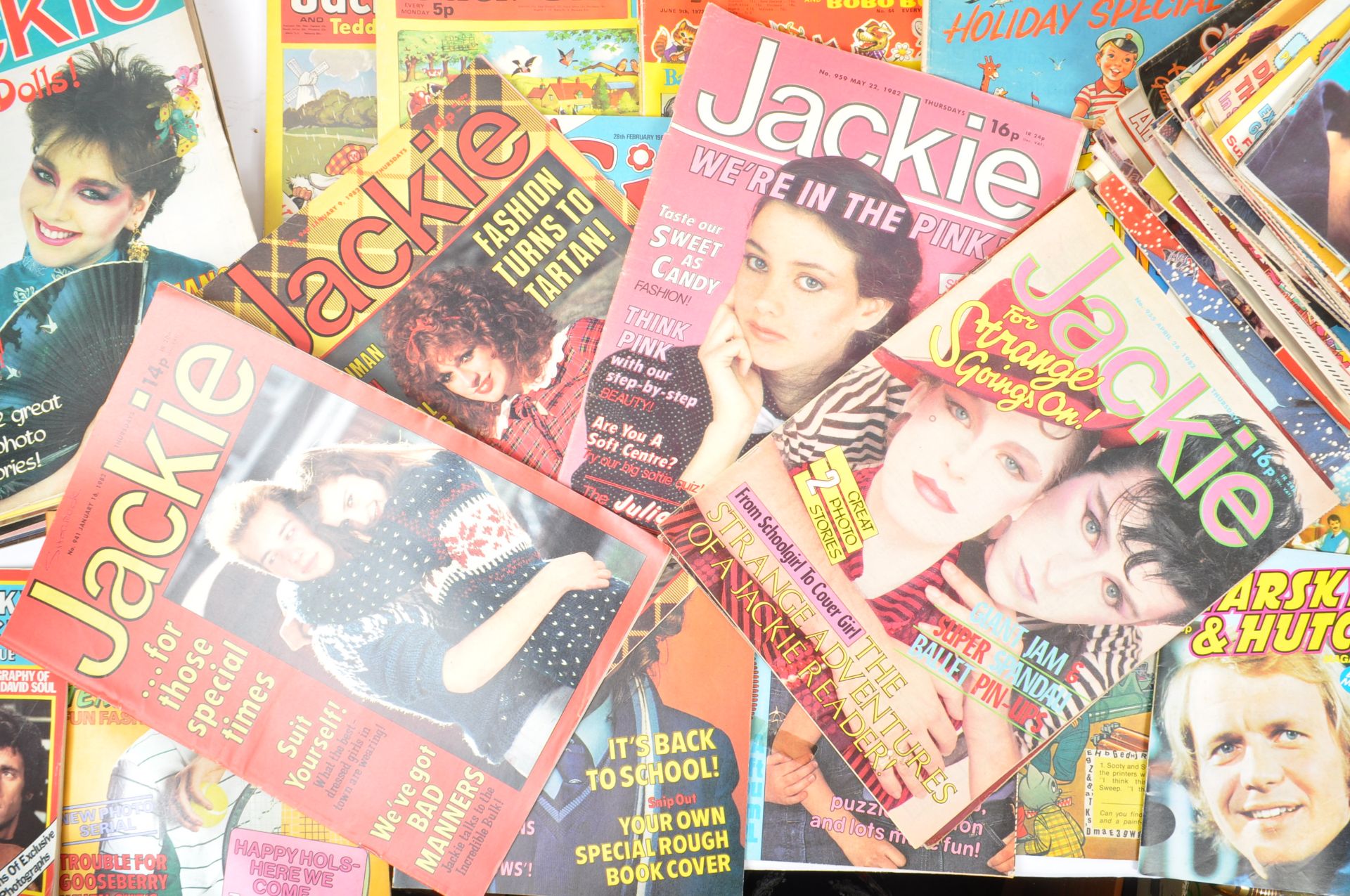 COLLECTION OF 1960S - 80S MAGAZINES - JACKIE / GIRL / BLUE JEANS - Image 5 of 10