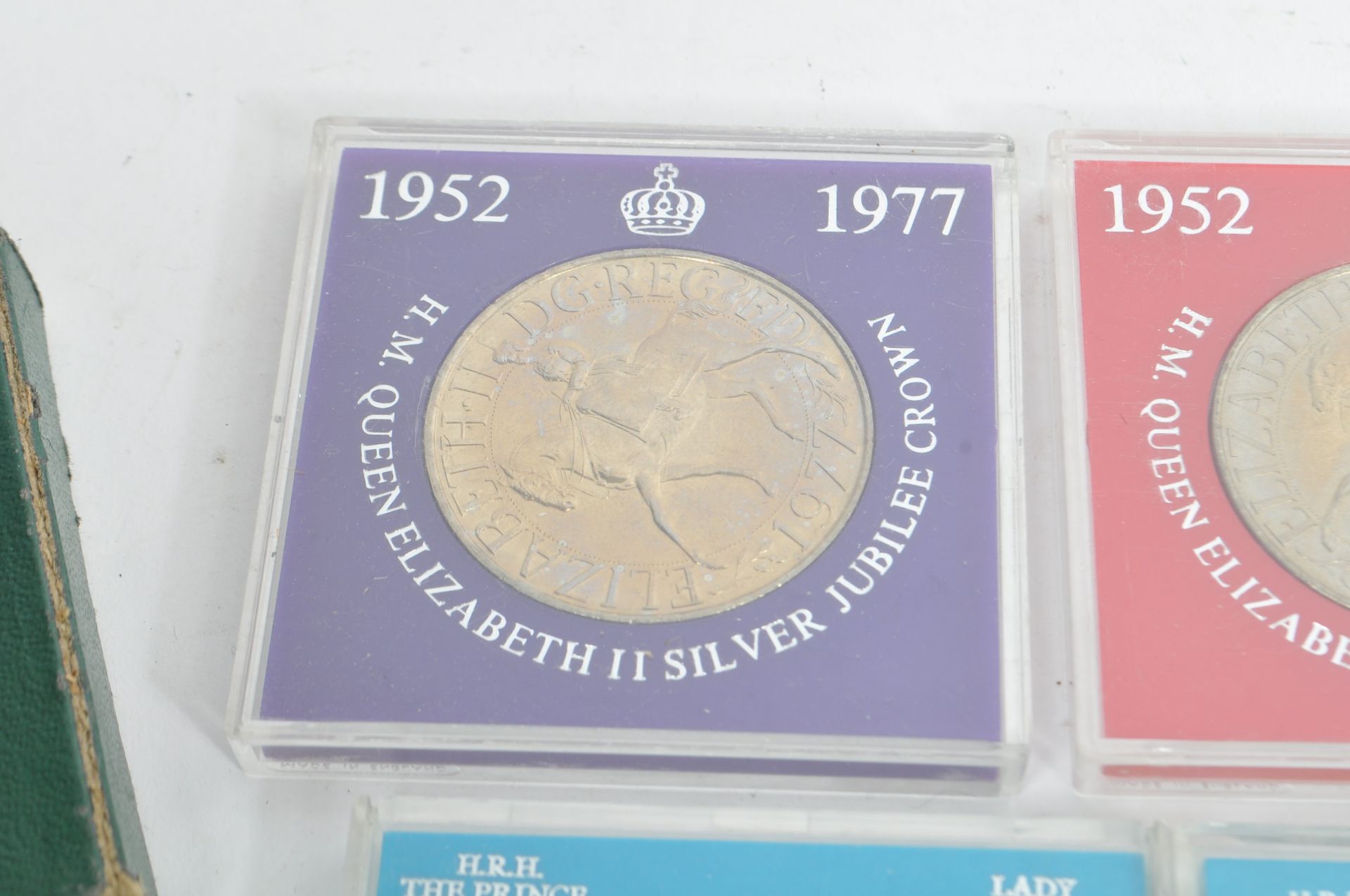 COLLECTION OF ELEVEN BRITISH COMMEMORATIVE CROWN COINS - Image 3 of 6
