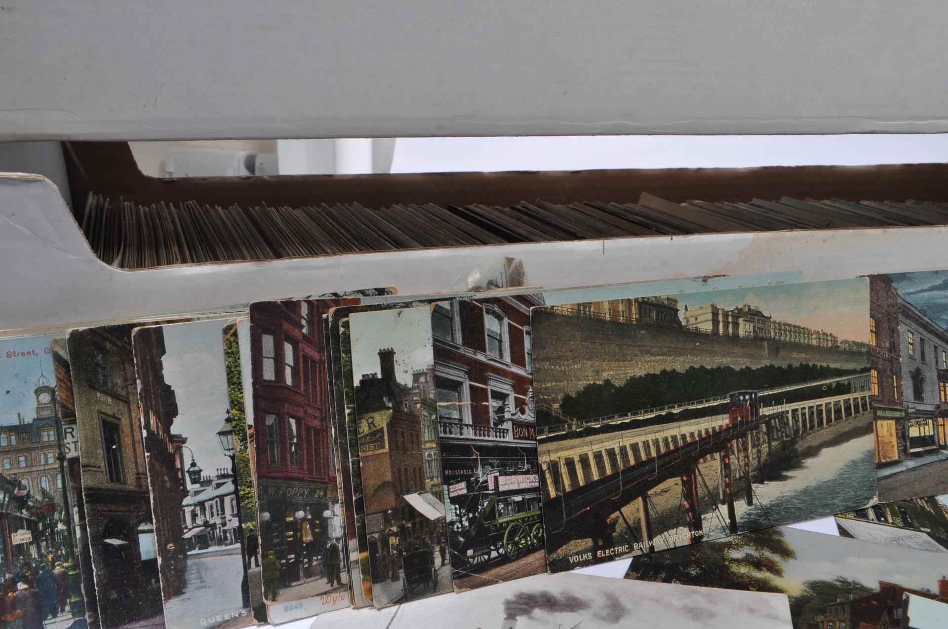 LARGE EXTENSIVE ACCUMULATION OF EARLY 20TH CENTURY POSTCARDS - Image 6 of 13