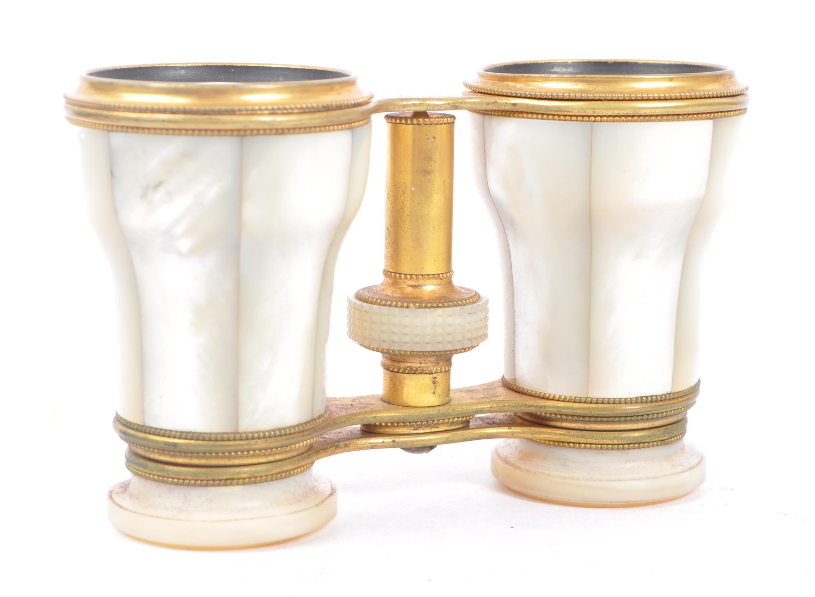 EARLY 20TH CENTURY MOTHER OF PEARL THEATRE BINOCULARS - Image 3 of 5