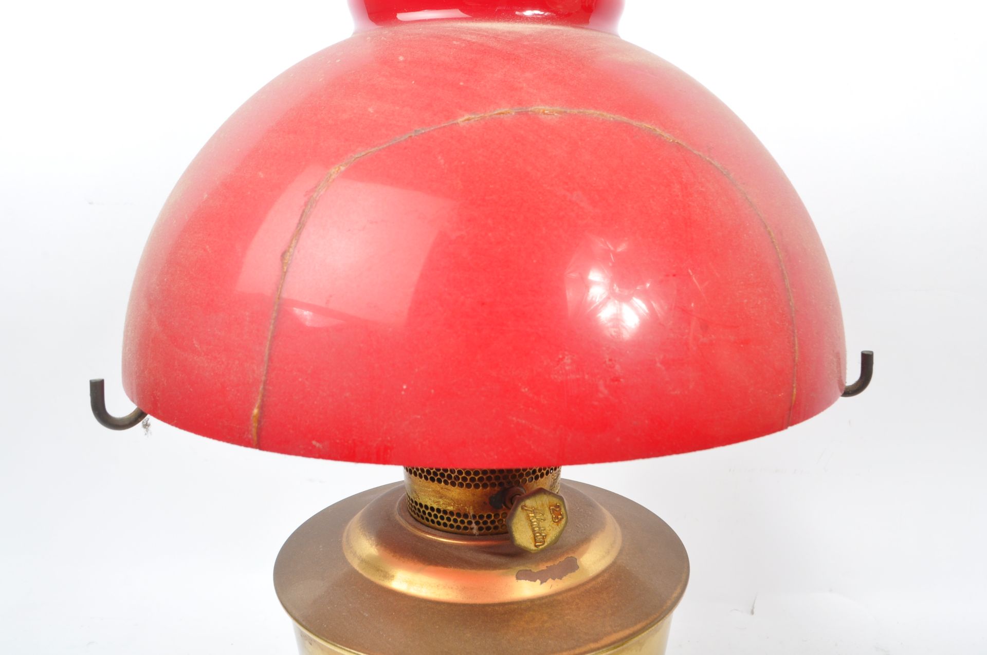 TWO VINTAGE 20TH CENTURY BRASS TABLE OIL LAMPS - Bild 6 aus 7