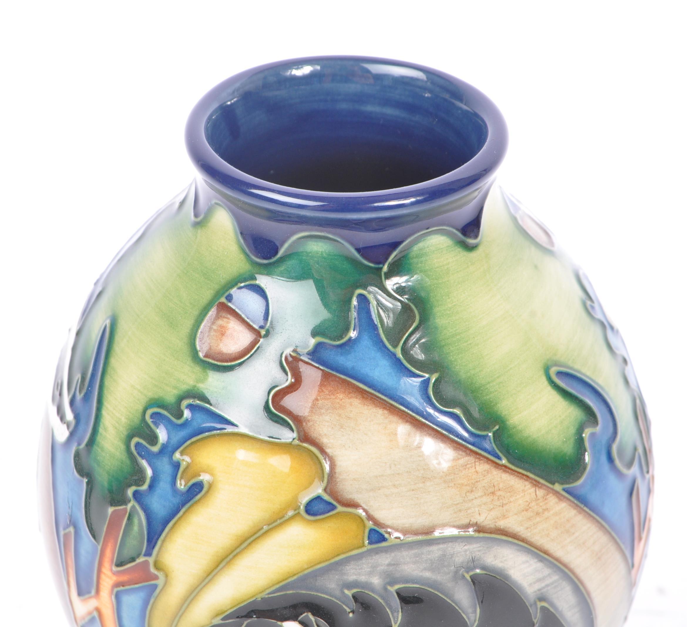 MOORCROFT POTTERY - BADGER PATTERN VASE - Image 5 of 7