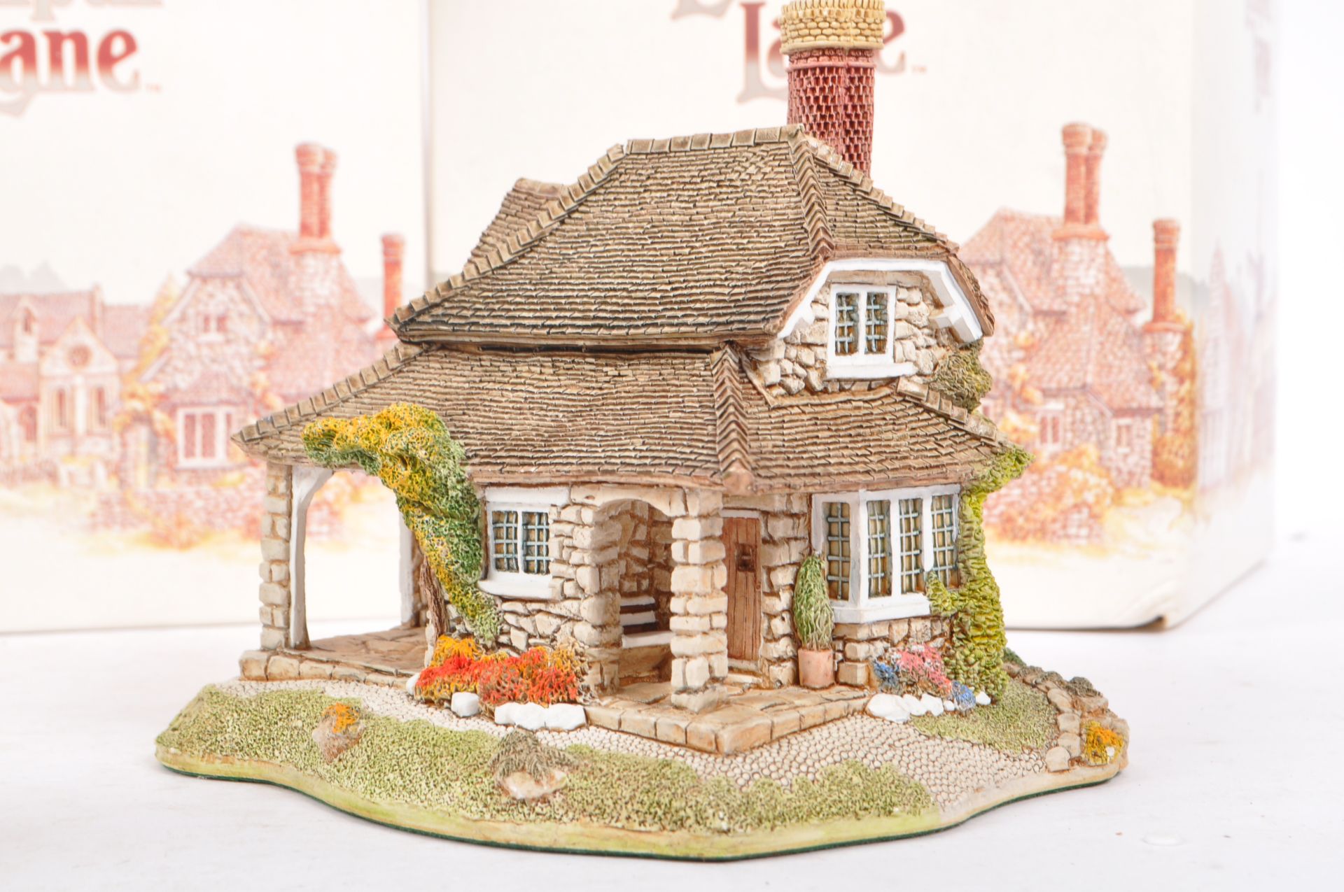 LILLIPUT LANE - COLLECTION OF HOUSE / COTTAGE FIGURINES - Image 8 of 15