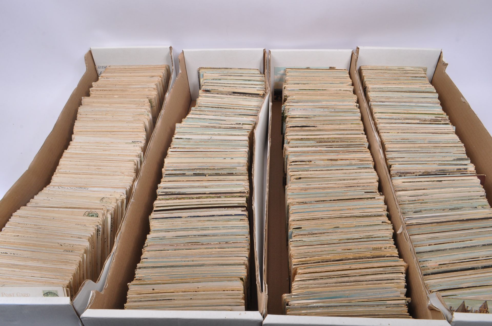 LARGE EXTENSIVE ACCUMULATION OF EARLY 20TH CENTURY POSTCARDS - Image 13 of 13