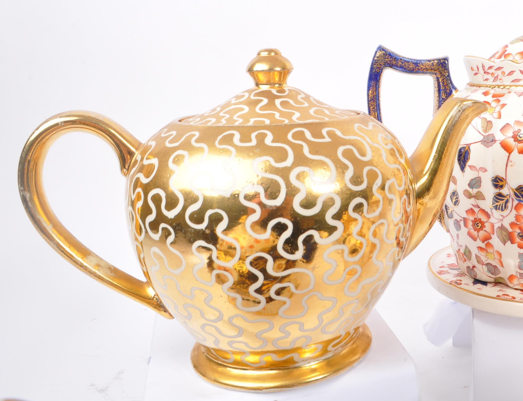 COLLECTION OF VINTAGE 20TH CENTURY CERAMIC TEAPOTS - Image 5 of 10
