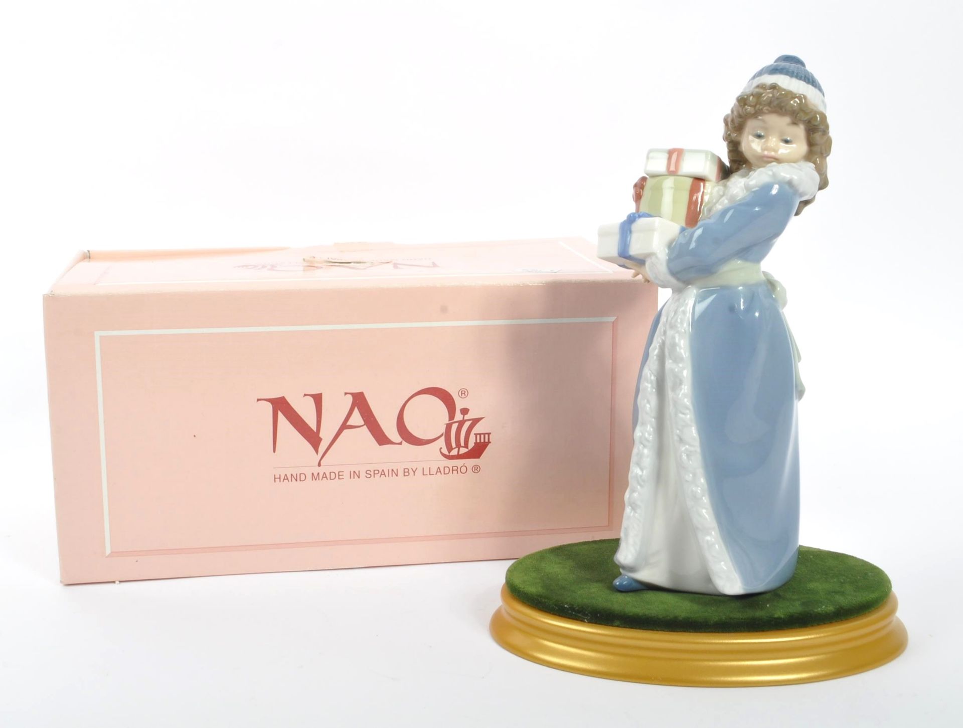 NAO BY LLADRO - PORCELAIN CHRISTMAS TIME FIGURE WITH BOX