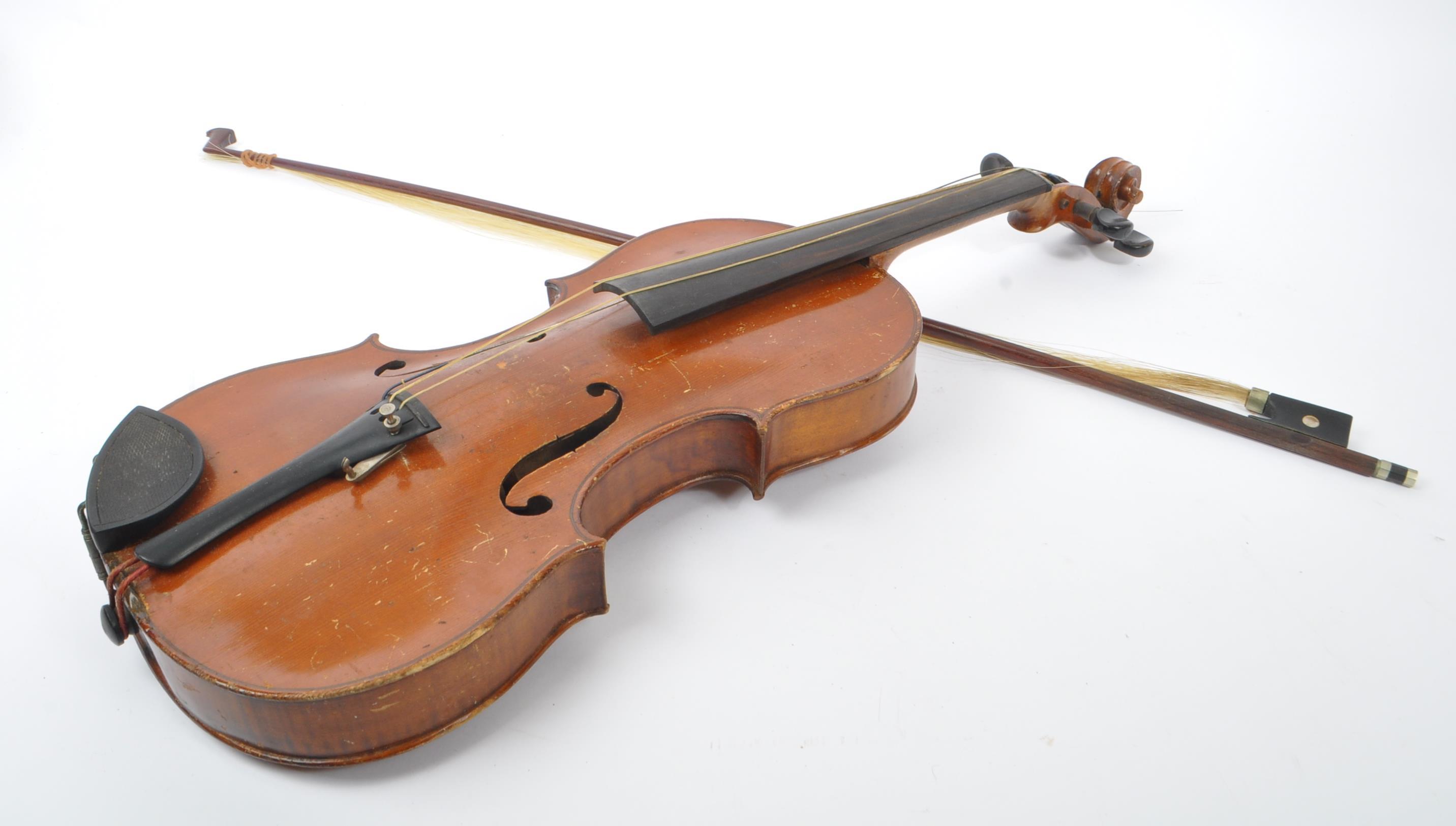 EARLY 20TH CENTURY FULL SIZE CASED VIOLIN - Image 2 of 6