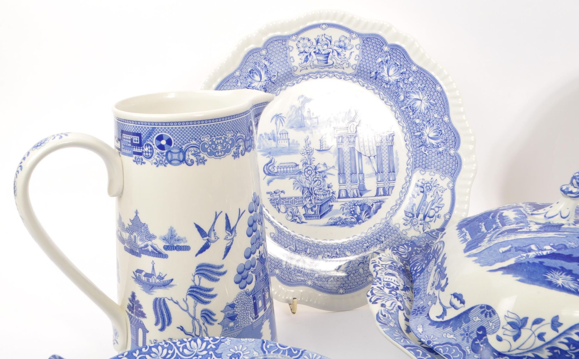 SPODE - ITALIAN DESIGN - CONTEMPORARY DINNER SERVICE - Image 2 of 9