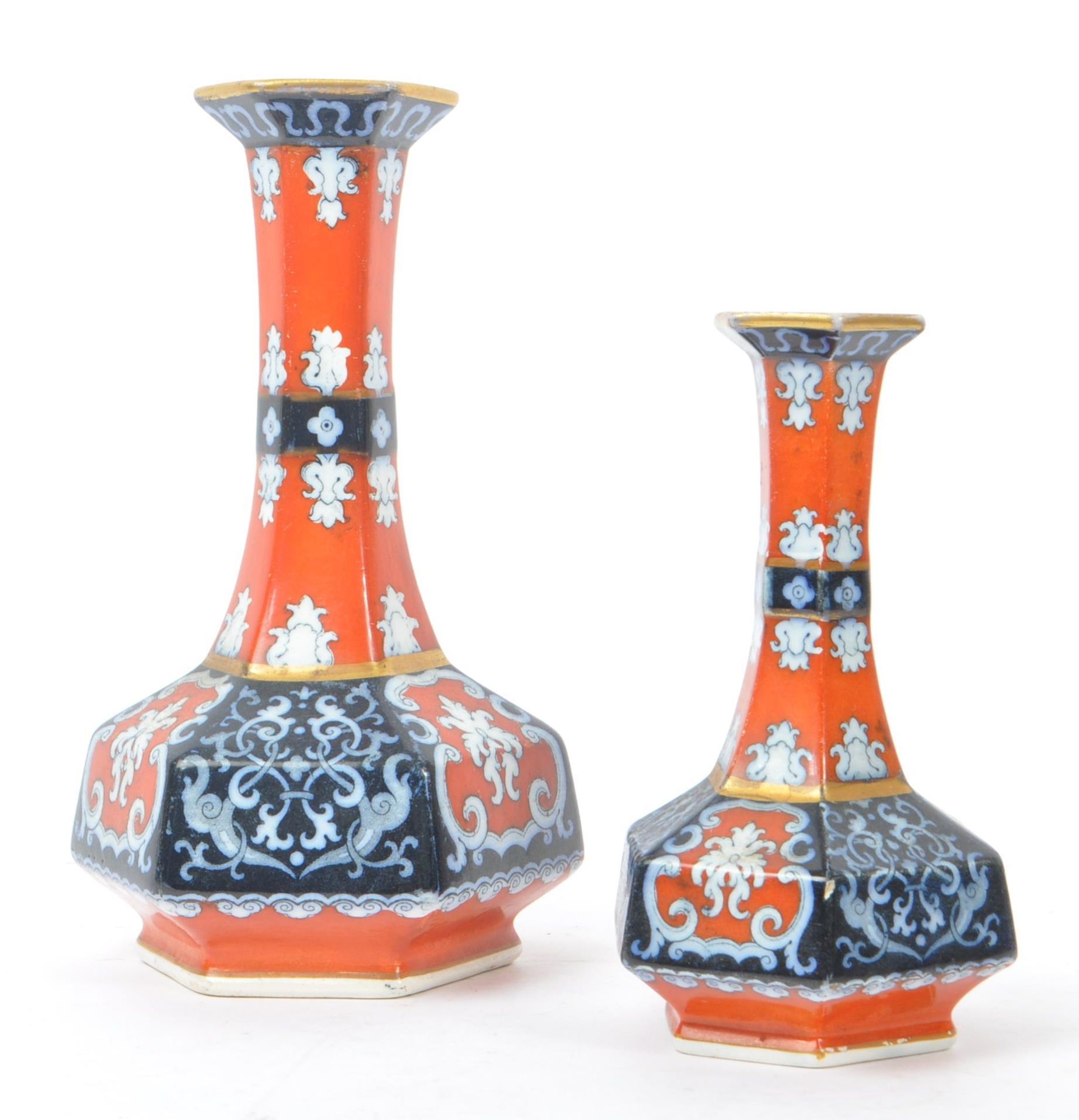 TWO VINTAGE 20TH CENTURY CHINESE HEXAGONAL BUD VASES - Image 2 of 7