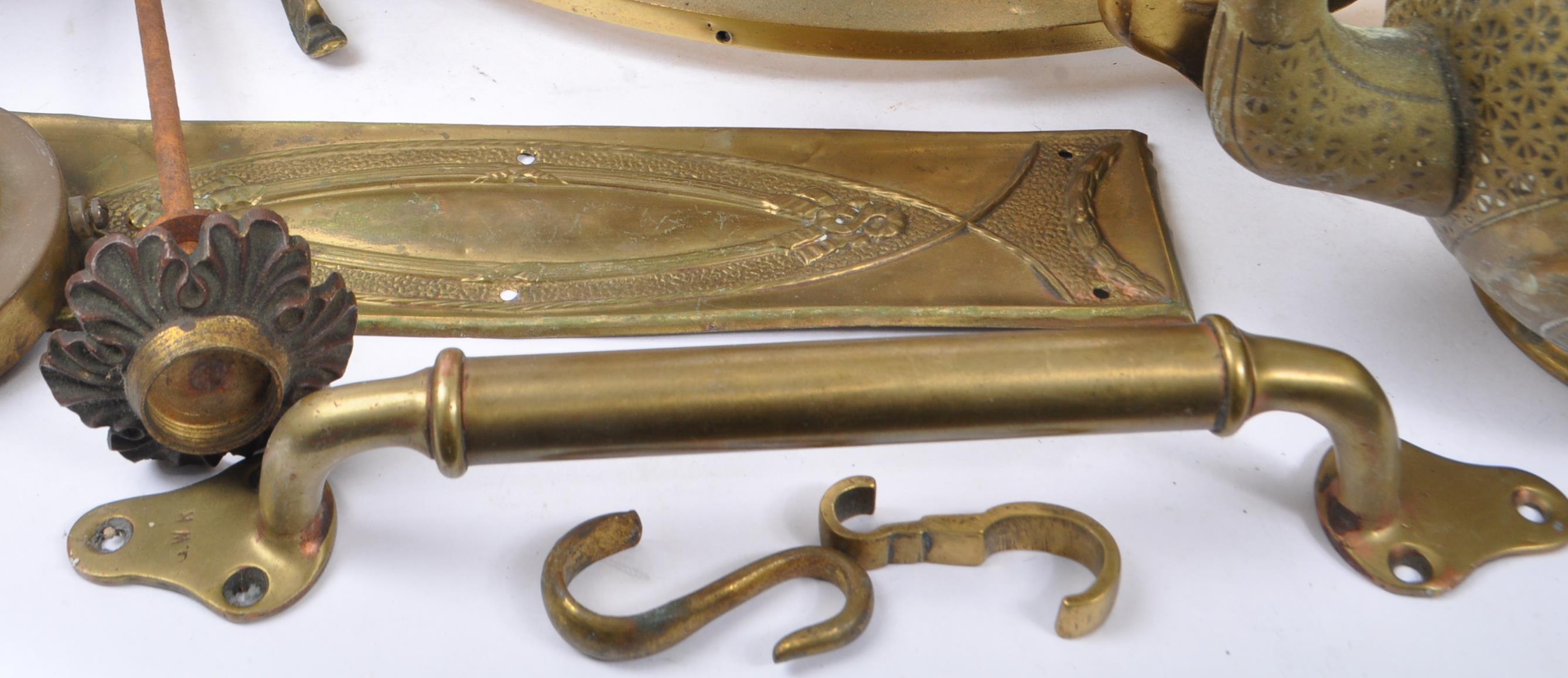 COLLECTION OF BRASS AND COPPER ITEMS - Image 6 of 9