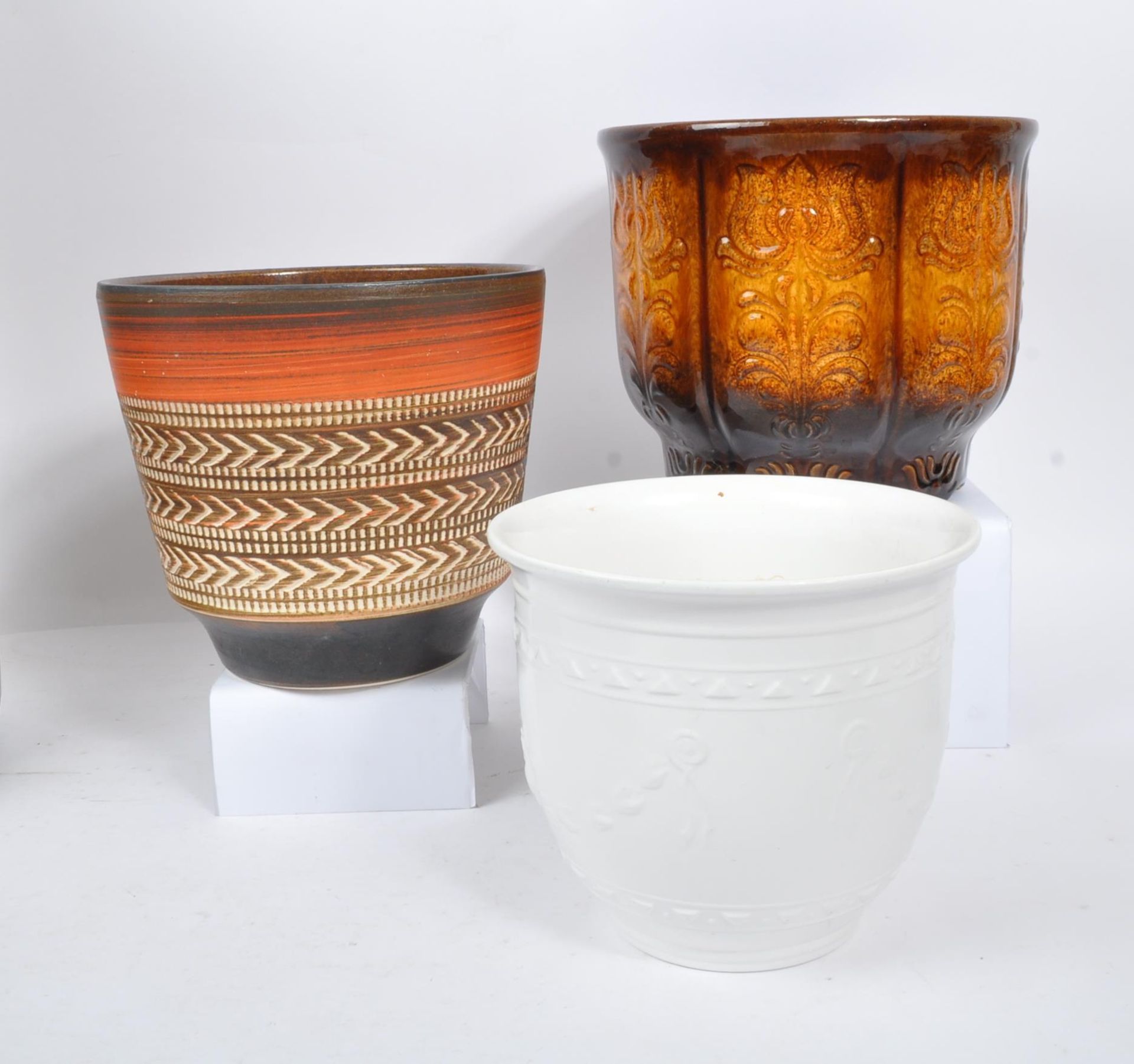 COLLECTION OF MID CENTURY WEST GERMAN POTS - Image 5 of 7