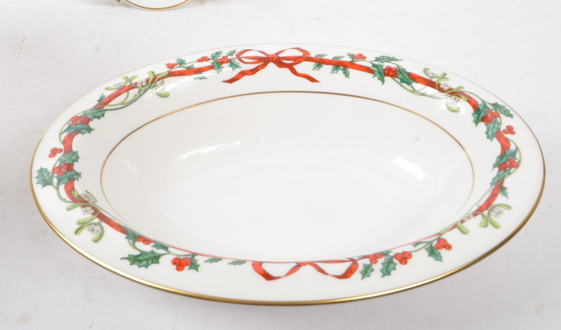 ROYAL WORCESTER - THREE CHINA PIECES IN HOLLY RIBBONS PATTERN - Image 4 of 8