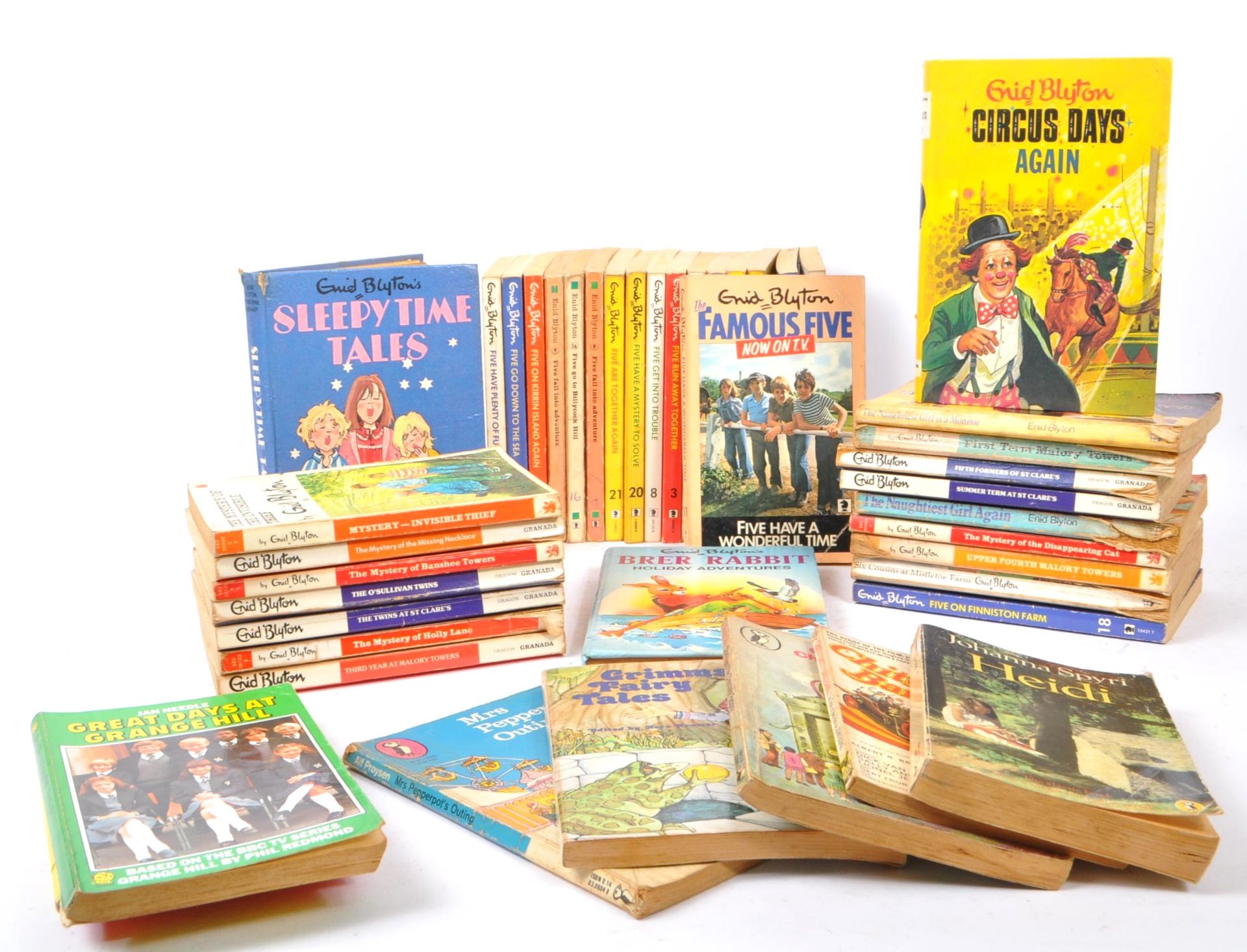 LARGE COLLECTION OF 1960S ENID BLYTON CHILDREN'S FICTION BOOKS