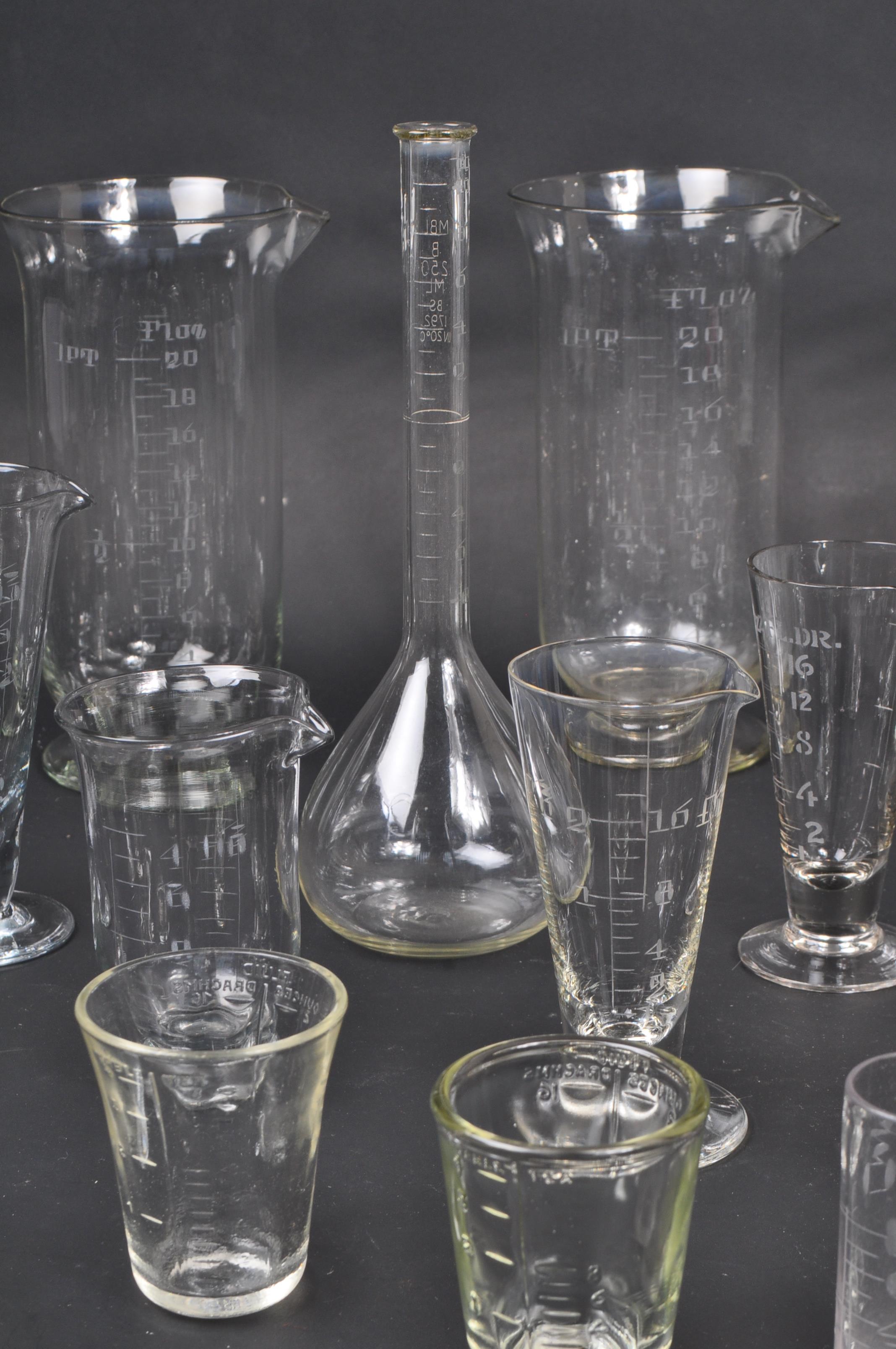 COLLECTION OF GLASS SCIENTIFIC CHEMICAL MEASURING EQUIPMENT - Image 5 of 11