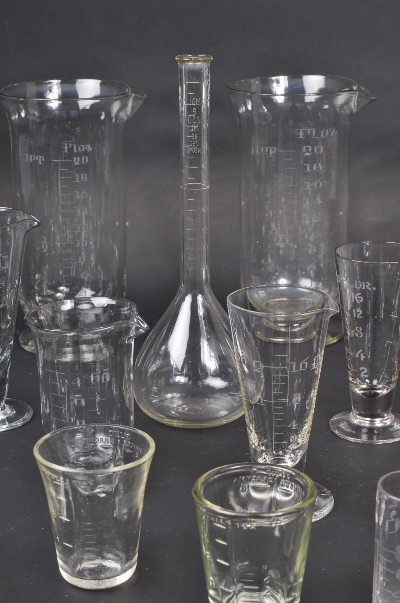 COLLECTION OF GLASS SCIENTIFIC CHEMICAL MEASURING EQUIPMENT - Bild 5 aus 11
