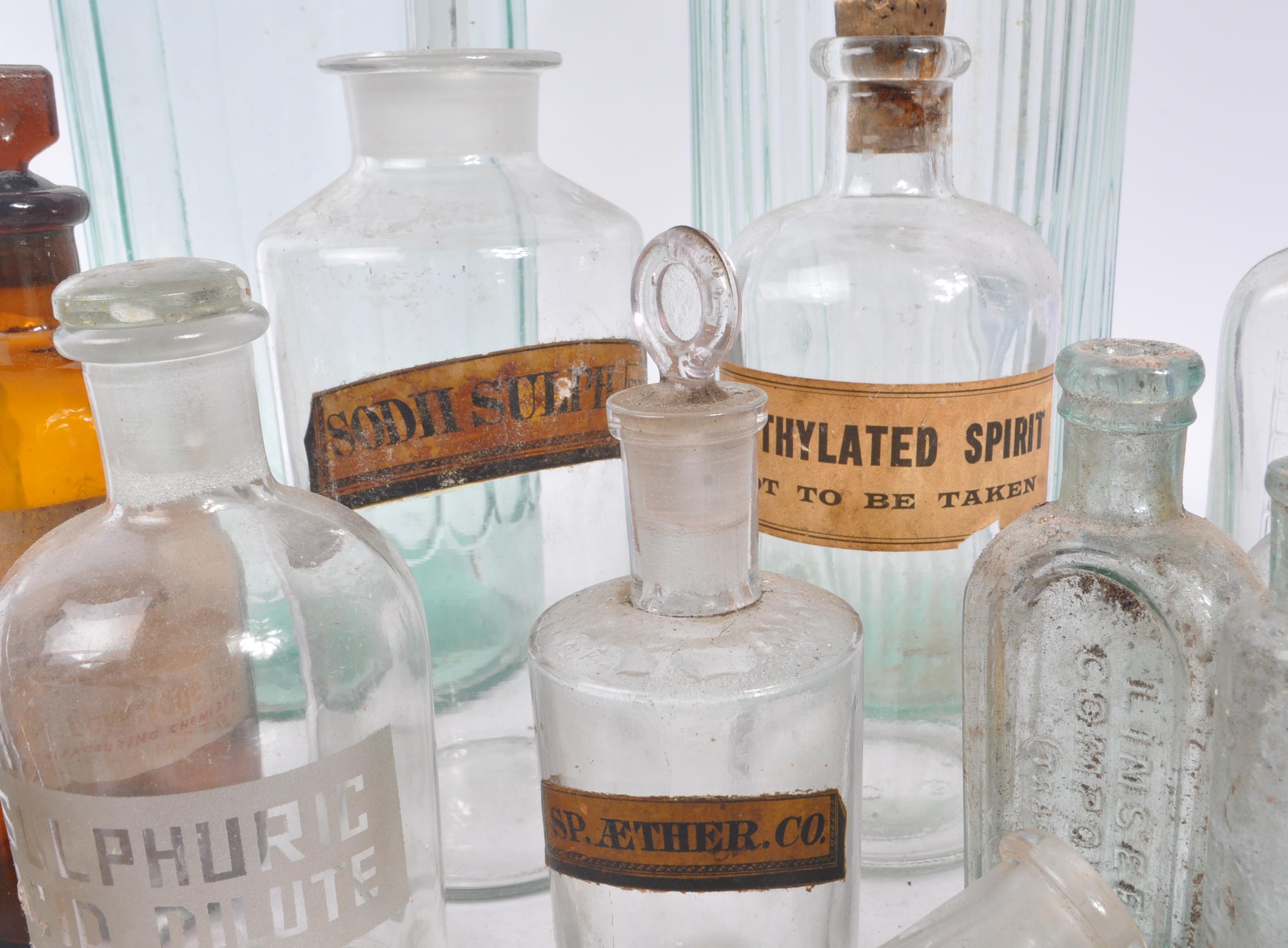 A large collection of 19th and 20th century glass bottles. The collection consisting of a variety of - Image 7 of 10