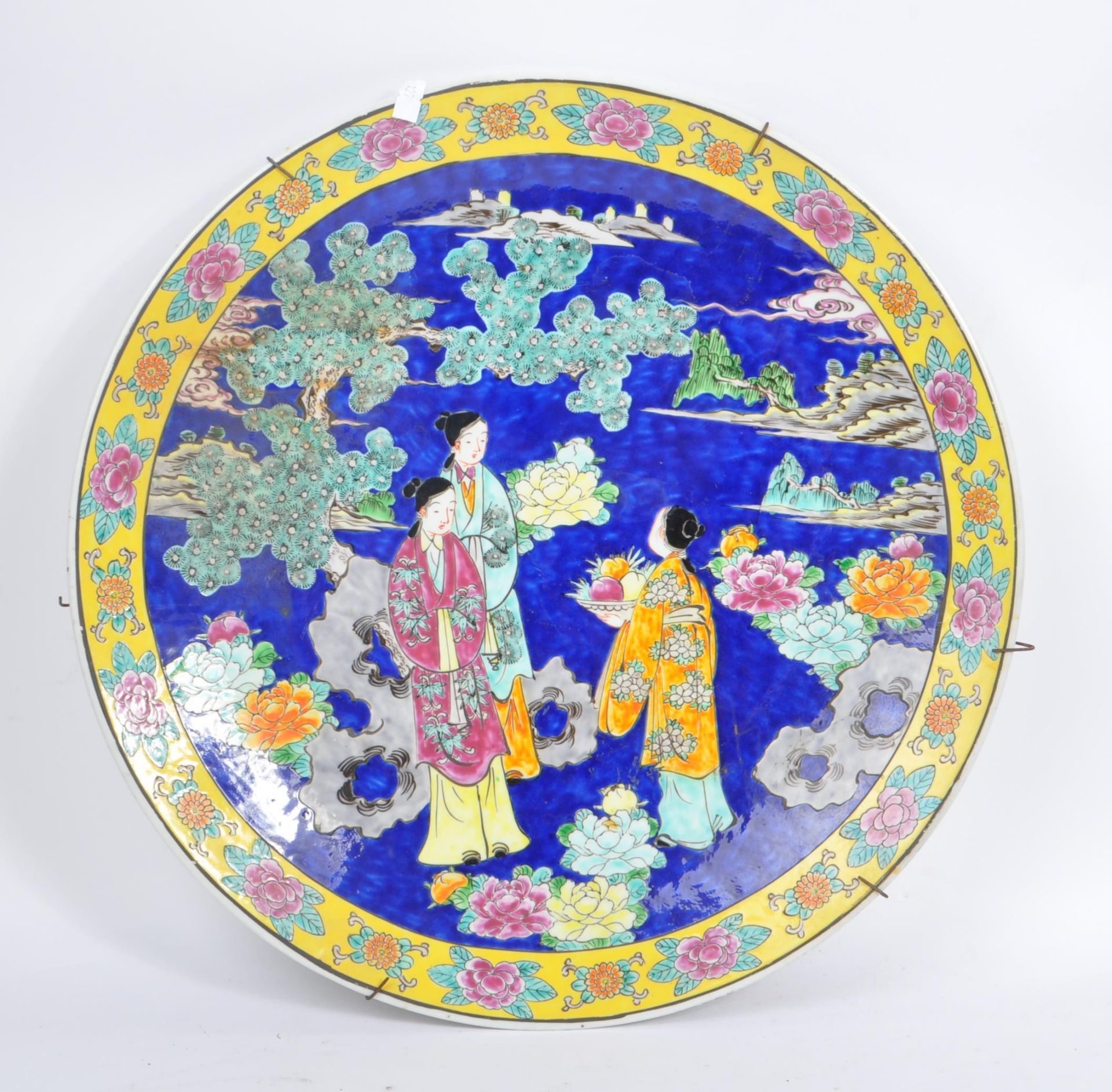 TWO LARGE 1920S JAPANESE PORCELAIN CHARGERS - Image 2 of 7