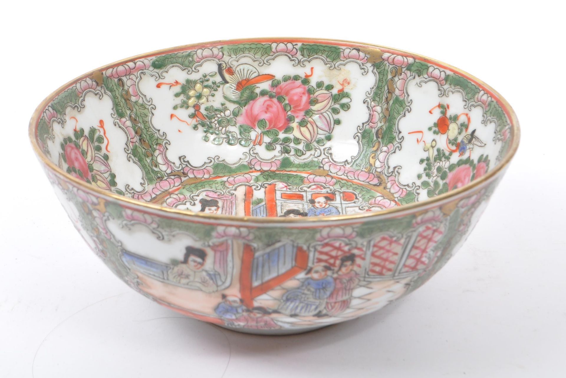 19TH CENTURY CHINESE PORCELAIN FAMILLE ROSE BOWL