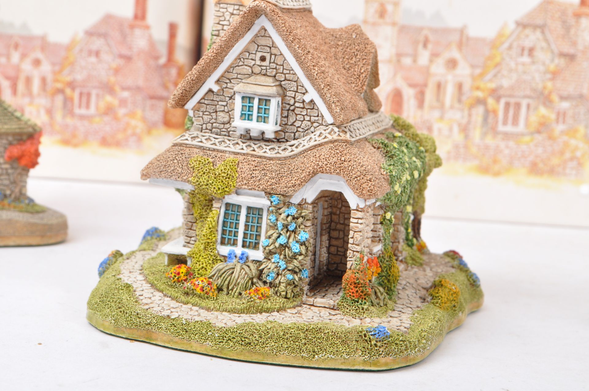 LILLIPUT LANE - COLLECTION OF HOUSE / COTTAGE FIGURINES - Image 4 of 15