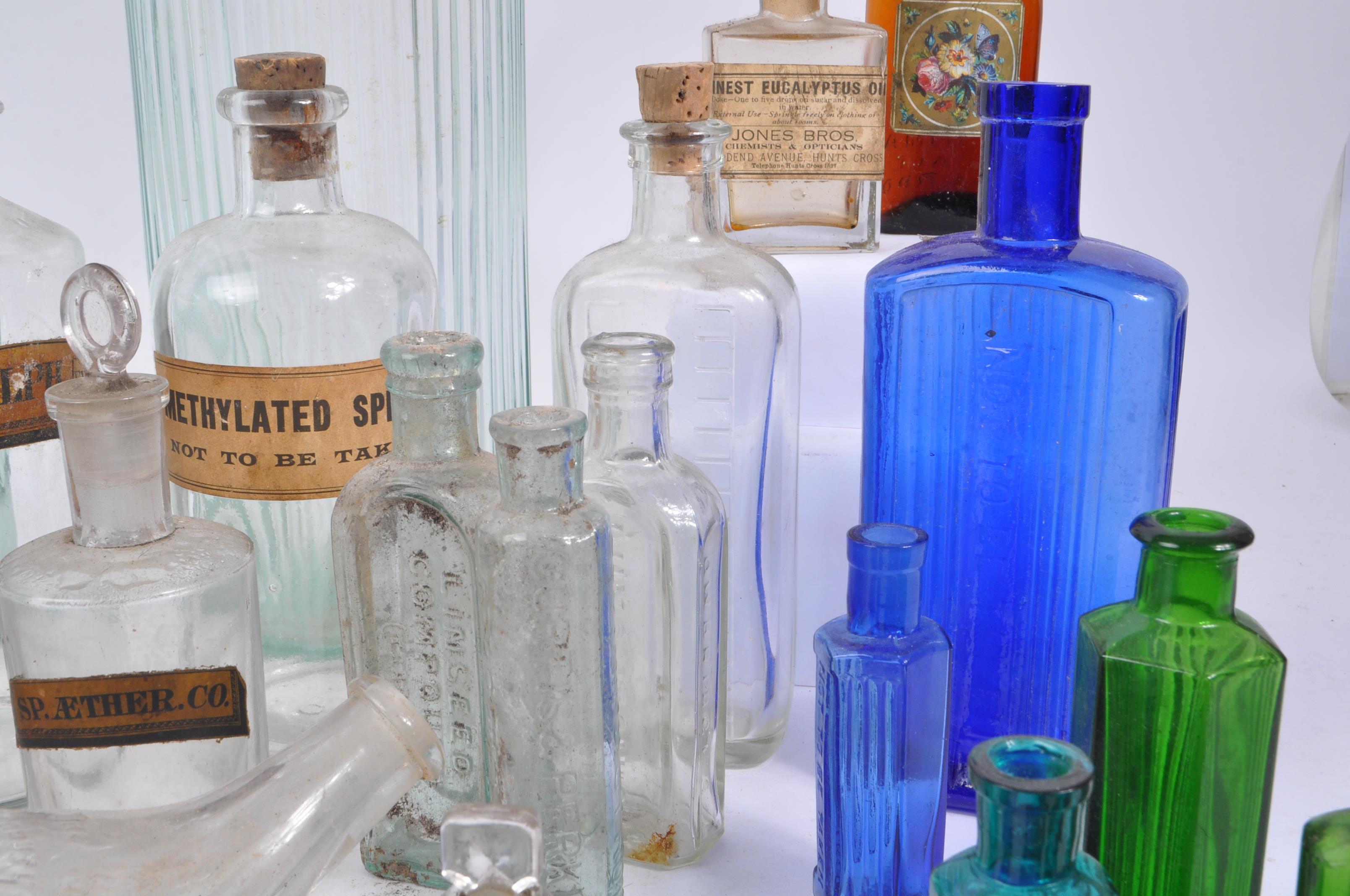 A large collection of 19th and 20th century glass bottles. The collection consisting of a variety of - Image 10 of 10