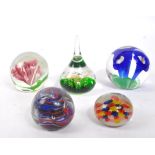 COLLECTION OF 20TH CENTURY GLASS PAPERWEIGHTS