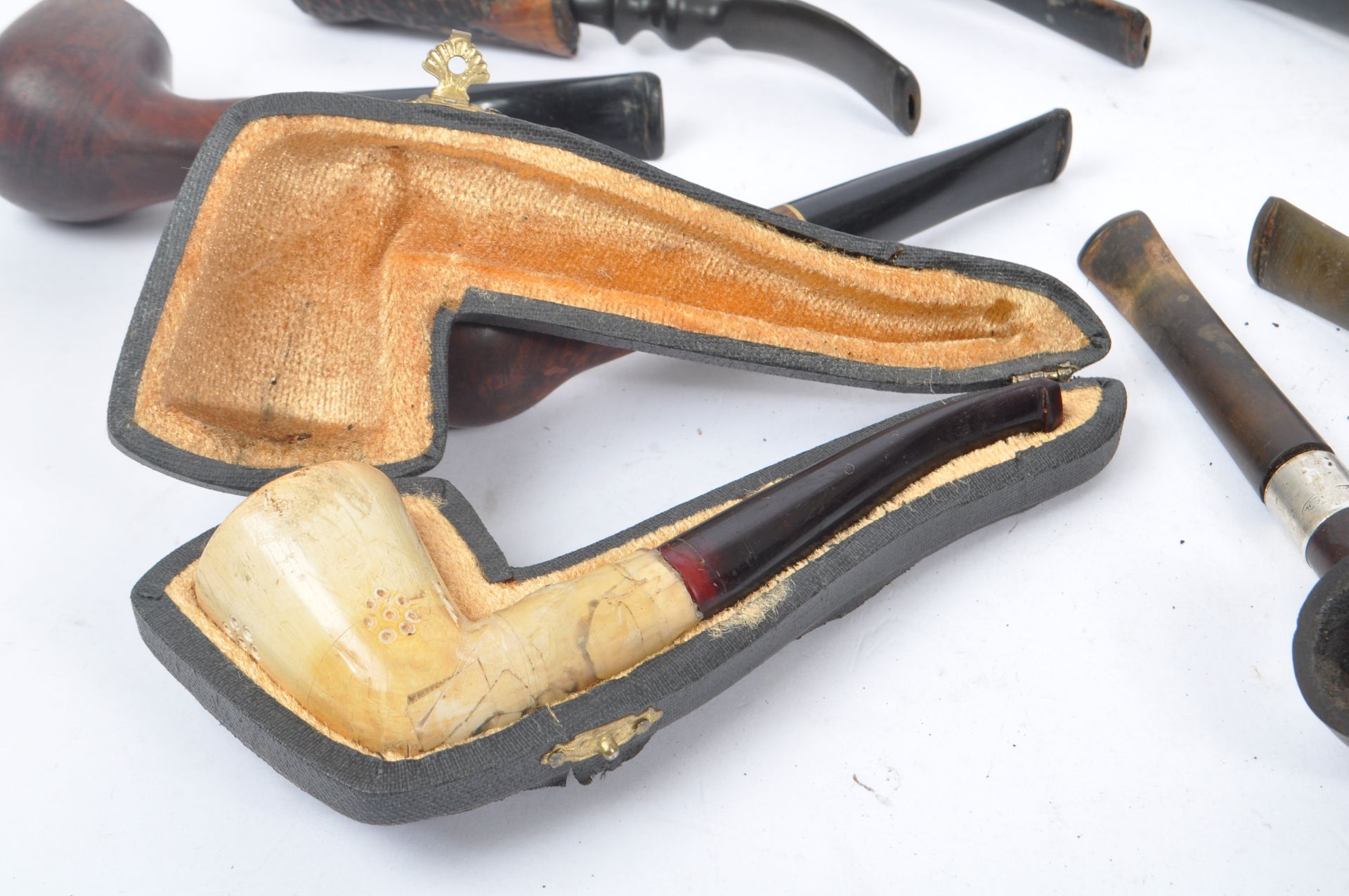 COLLECTION OF EARLY 20TH CENTURY TOBACCO / SMOKING PIPES - Image 6 of 9