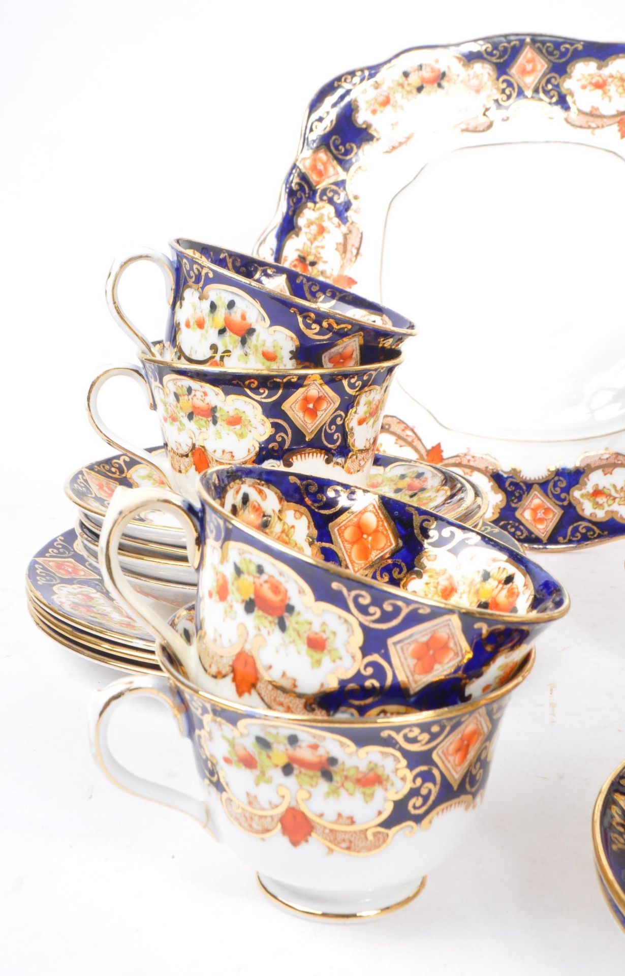 ROYAL ALBERT - IMARI 'HEIRLOOM' PATTERN CHINA TEA SERVICE - Image 3 of 7