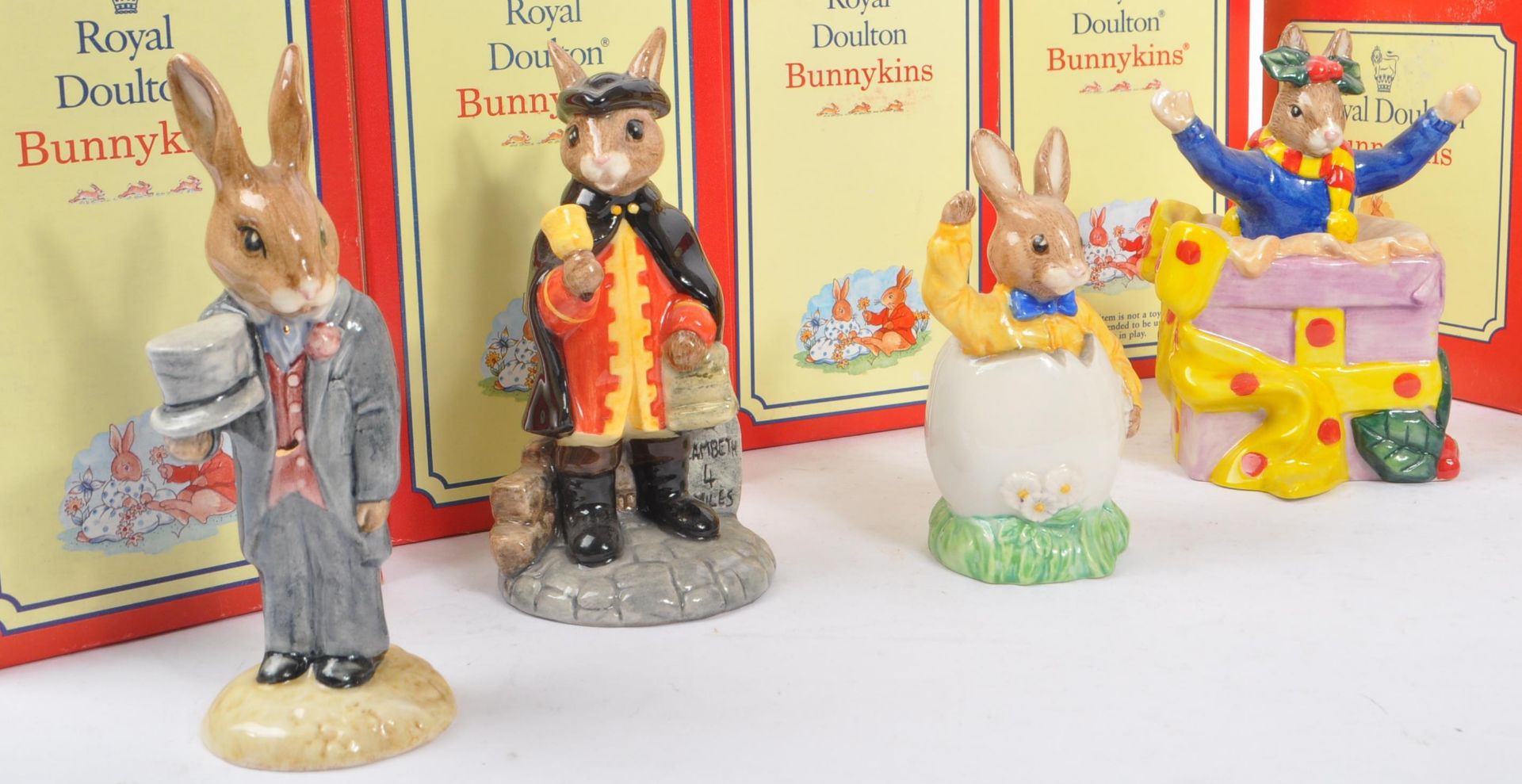 ROYAL DOULTON - BUNNYKINS - COLLECTION OF PORCELAIN FIGURES - Bild 2 aus 9