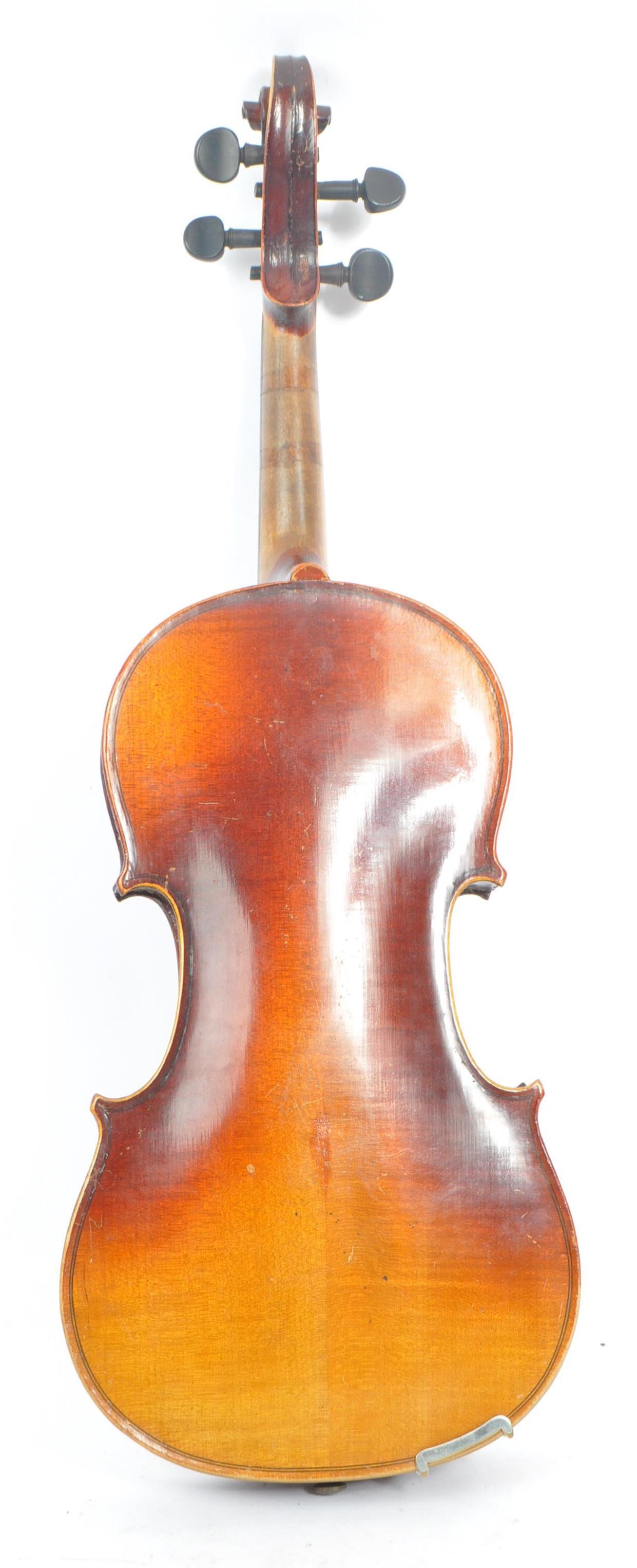 20TH CENTURY 4/4 VIOLIN WITH TWO BOWS AND CASE - Image 4 of 10
