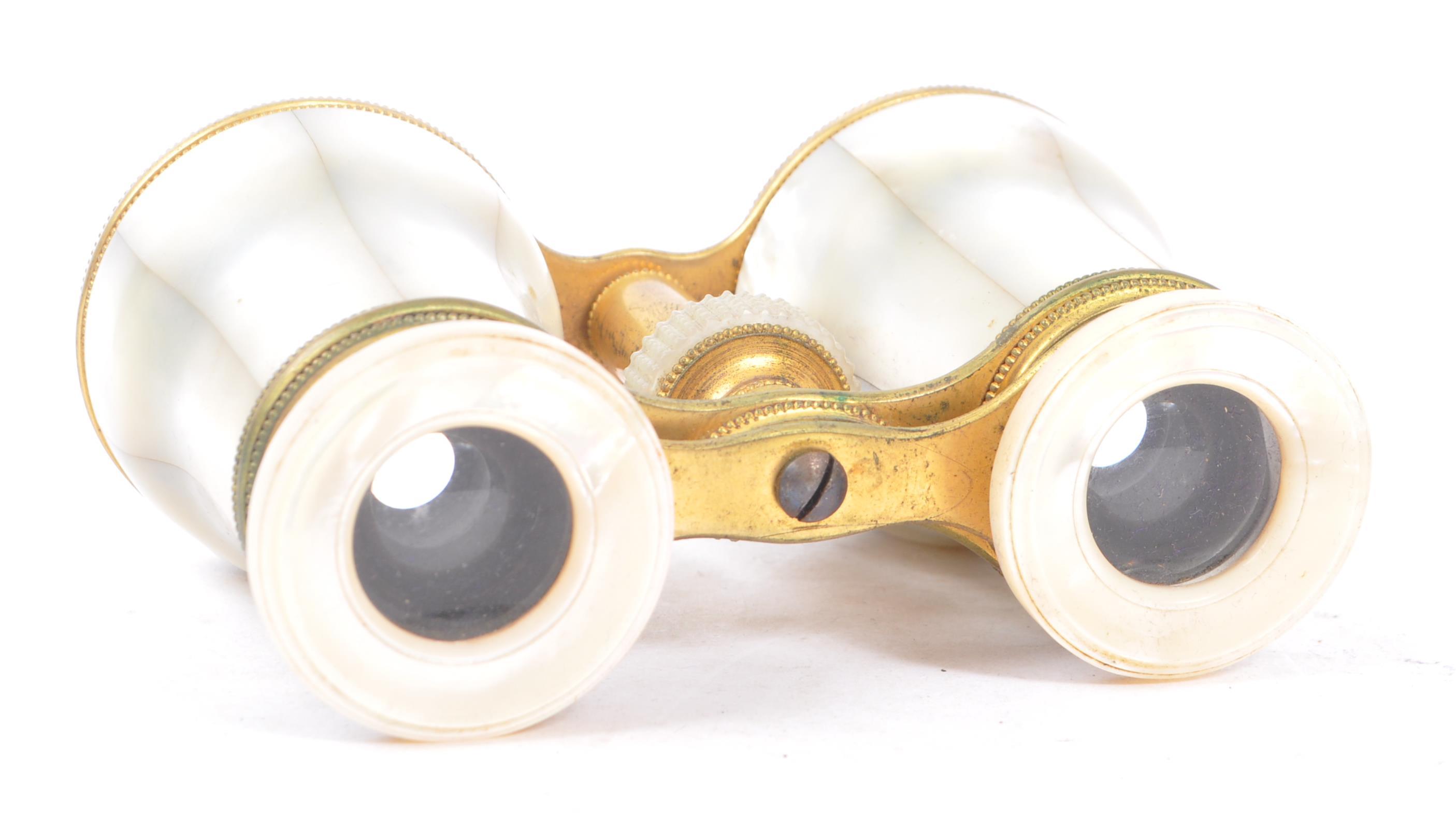 EARLY 20TH CENTURY MOTHER OF PEARL THEATRE BINOCULARS - Image 4 of 5