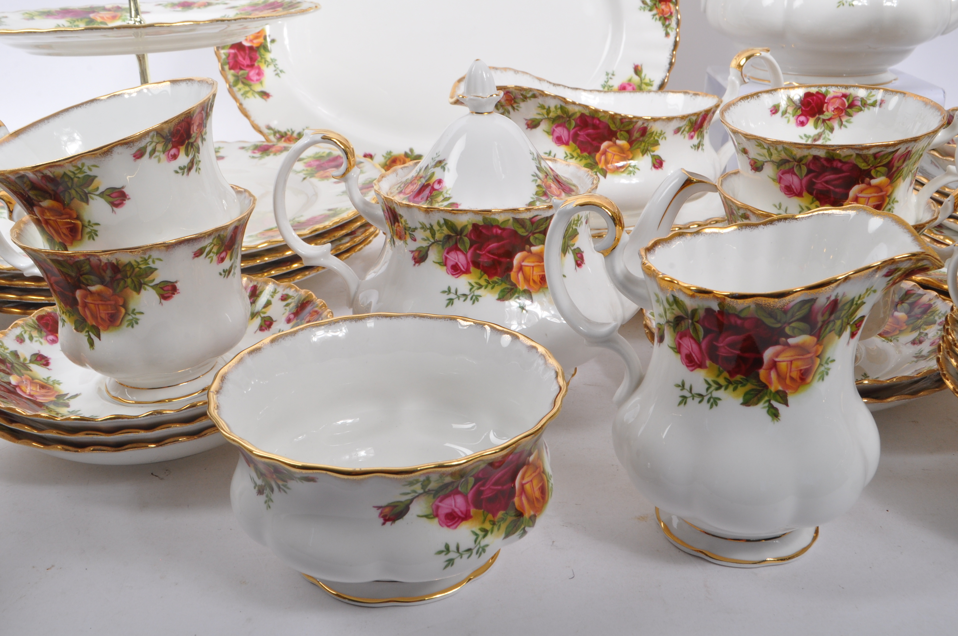 ROYAL ALBERT - OLD COUNTRY ROSES - PORCELAIN TEA SERVICE - Image 3 of 9