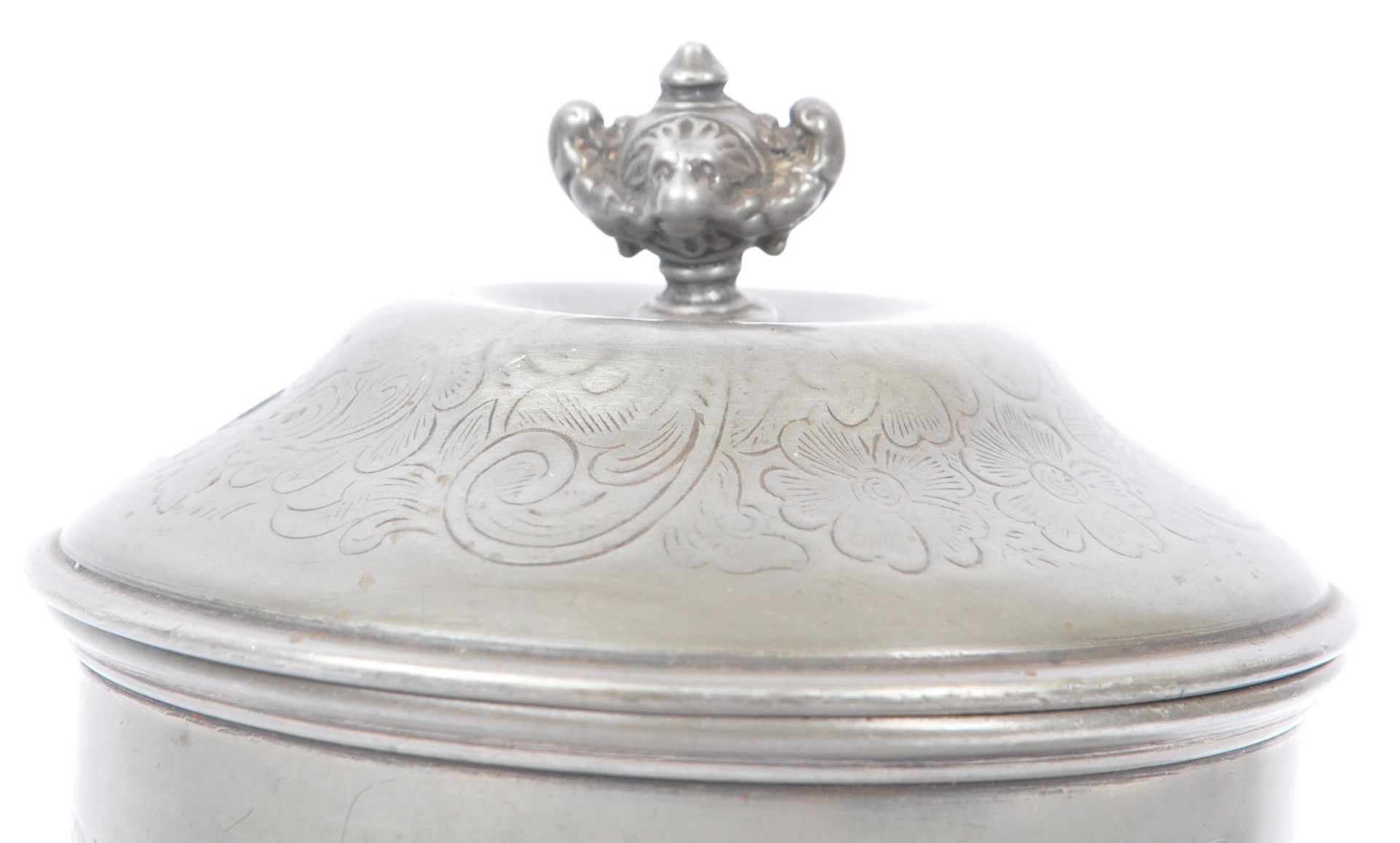 ANGLO-INDIAN PEWTER LIDDED TEA CADDY WITH LION HEAD HANDLES - Bild 5 aus 7