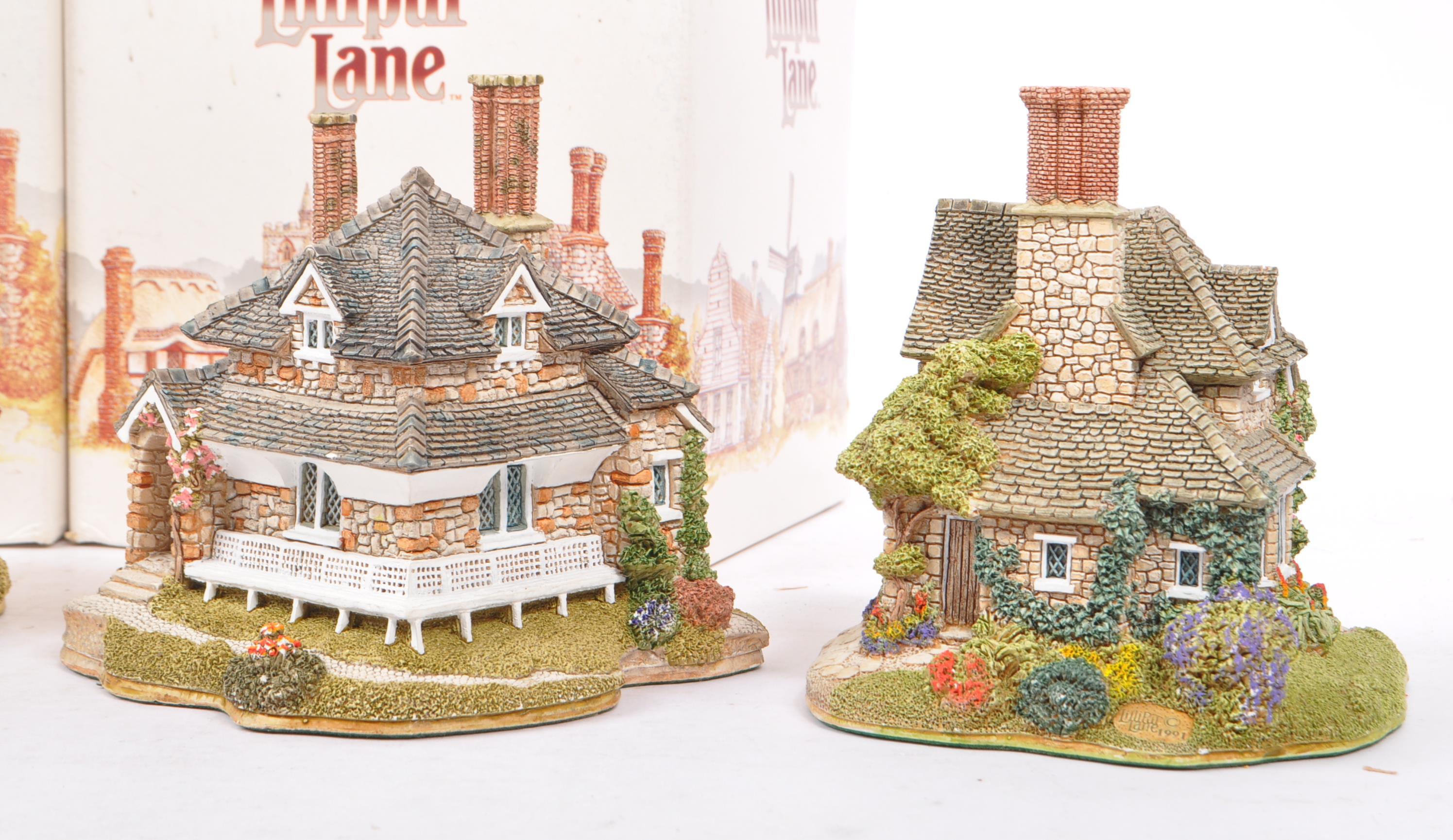 LILLIPUT LANE - COLLECTION OF HOUSE / COTTAGE RESIN FIGURINES - Image 6 of 9