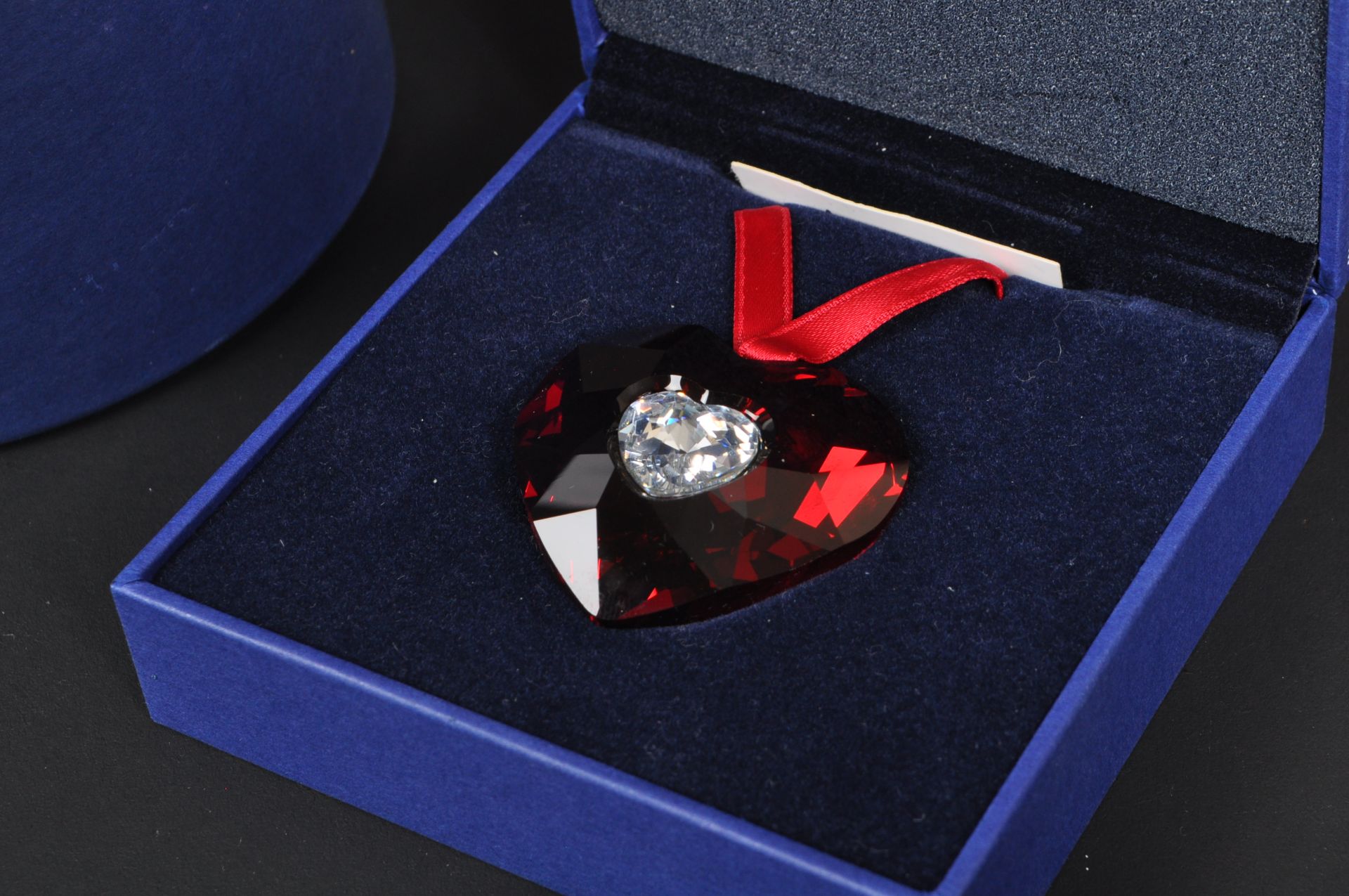 SWAROVSKI - COLLECTION OF CRYSTAL DECORATIVE HEARTS - Image 6 of 8