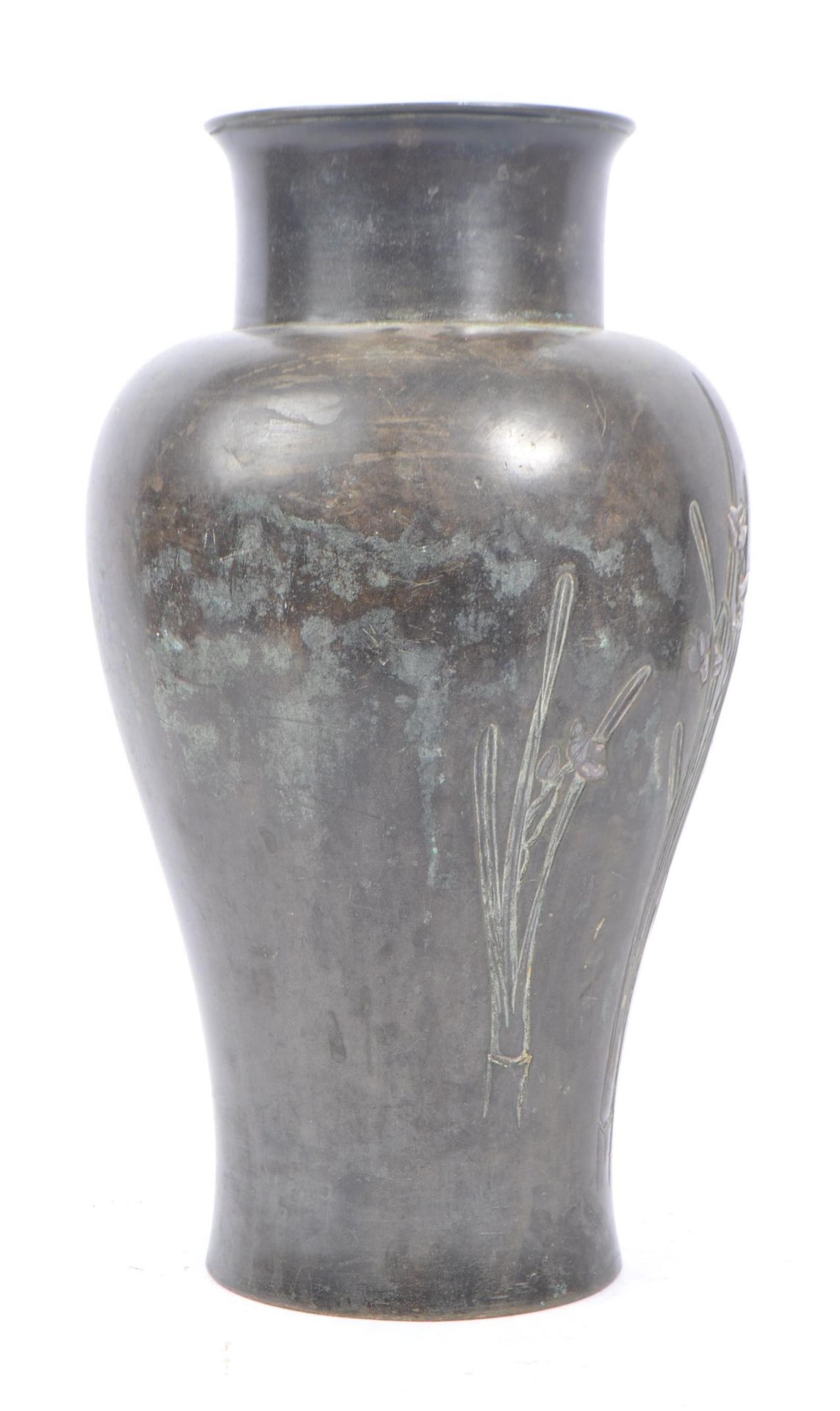 LARGE JAPANESE BRONZE VASE WITH ENGRAVED DAFFODIL DESIGN - Bild 4 aus 7