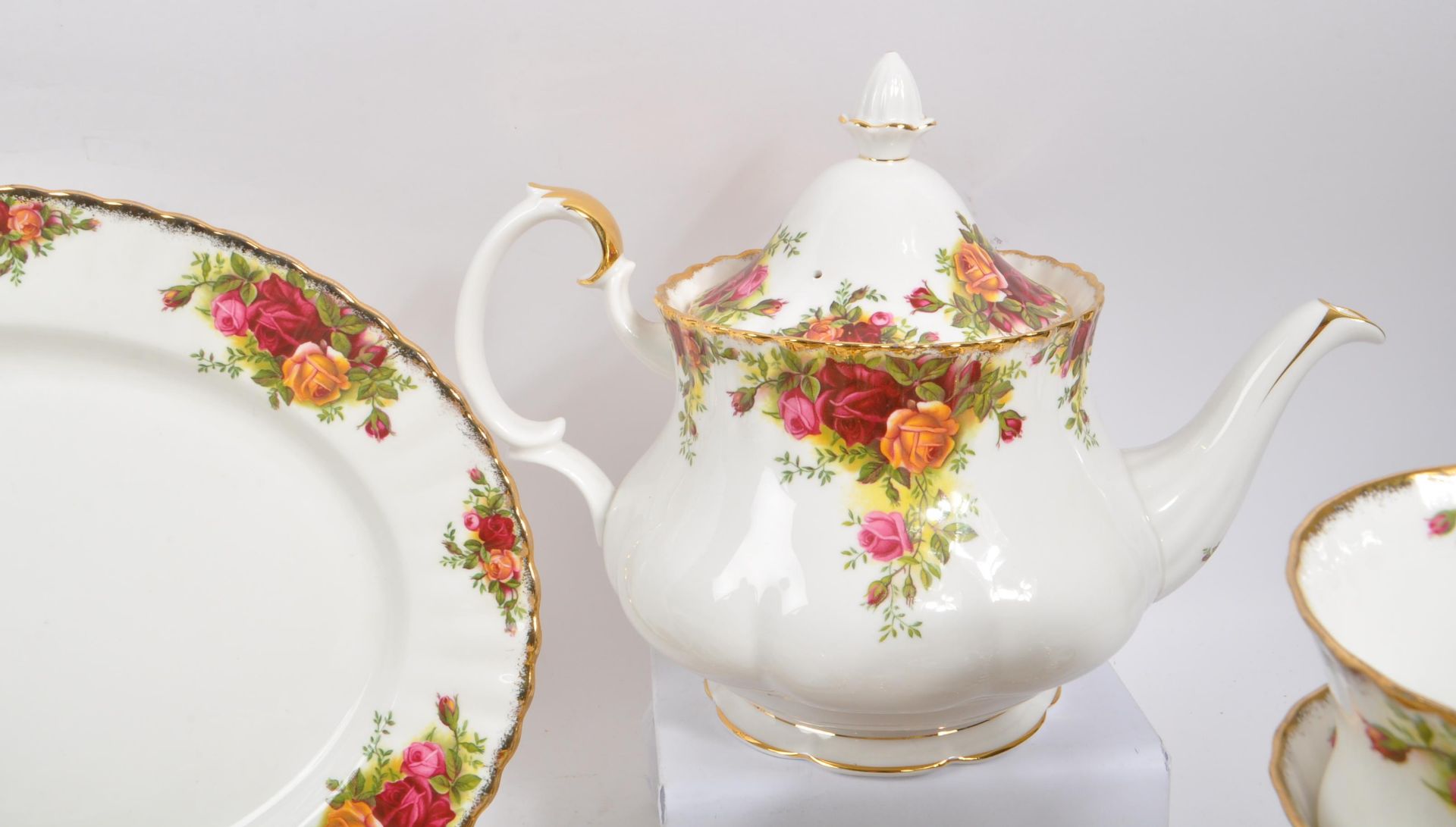 ROYAL ALBERT - OLD COUNTRY ROSES - PORCELAIN TEA SERVICE - Image 6 of 9