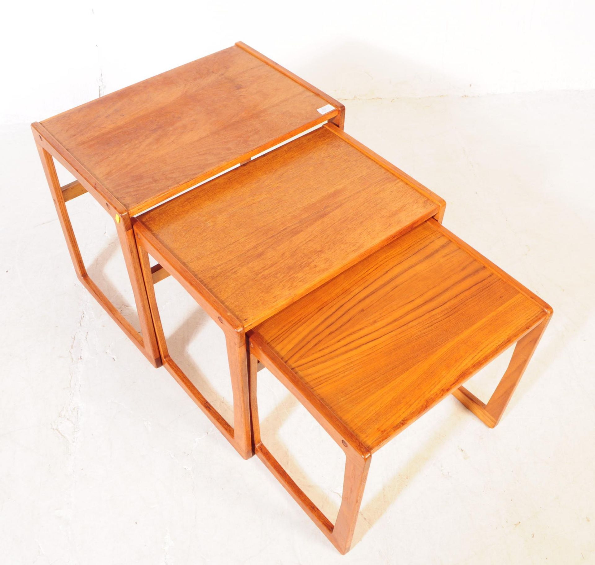 BRITISH MODERN DESIGN - MID CENTURY TEAK NEST OF TABLES - Bild 2 aus 3