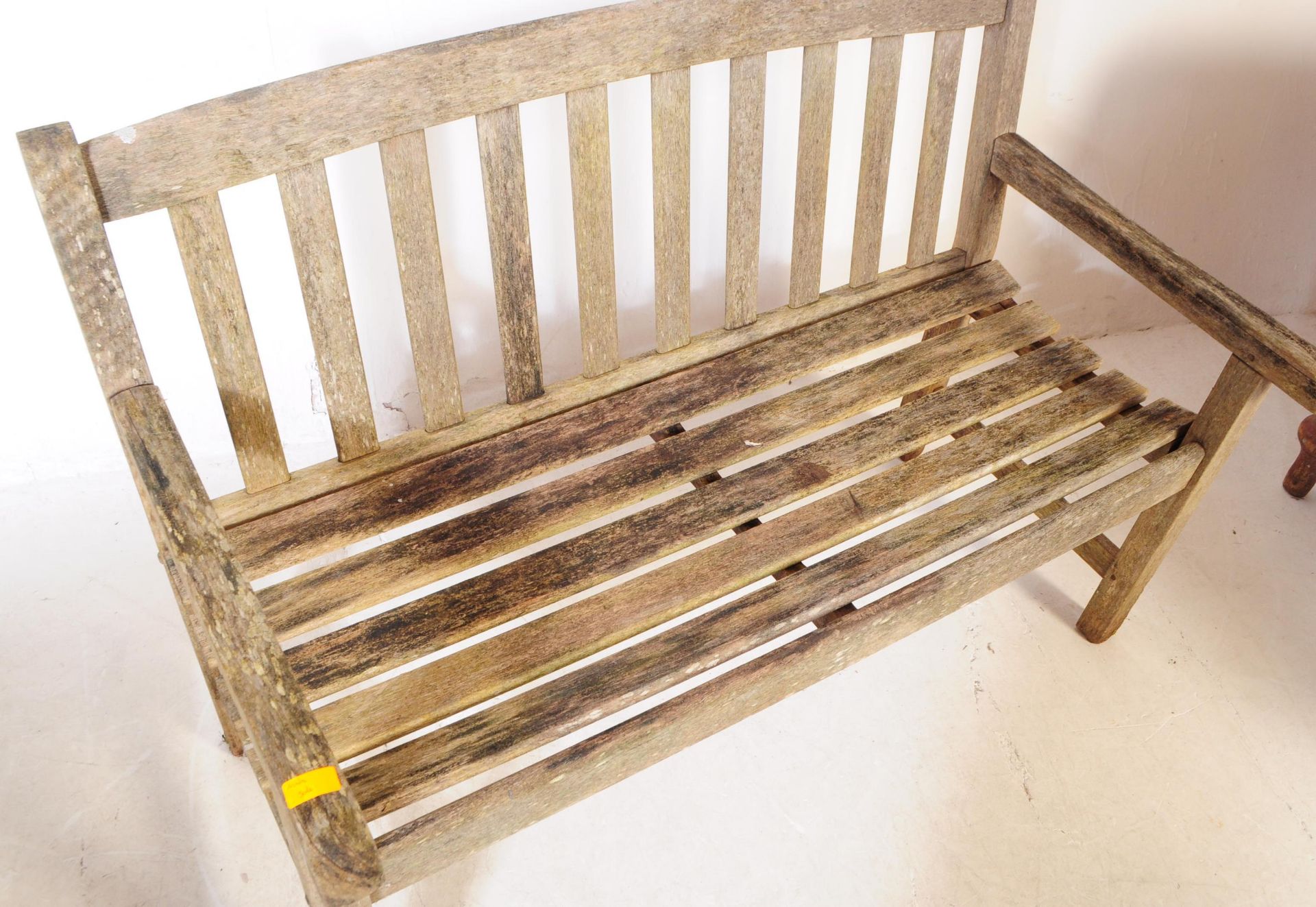 BRITISH MODERN DESIGN - LATE 20TH CENTURY TEAK GARDEN BENCH - Bild 3 aus 4