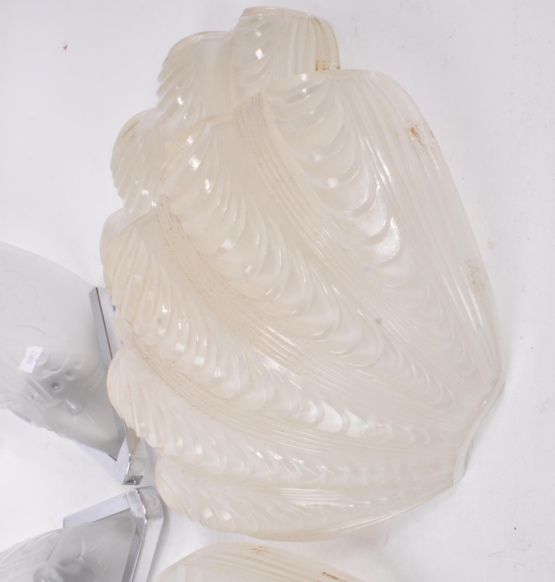 PAIR OF ART DECO SCONCE LIGHTS WITH FOUR CLAM SHELL SHADES - Image 3 of 9