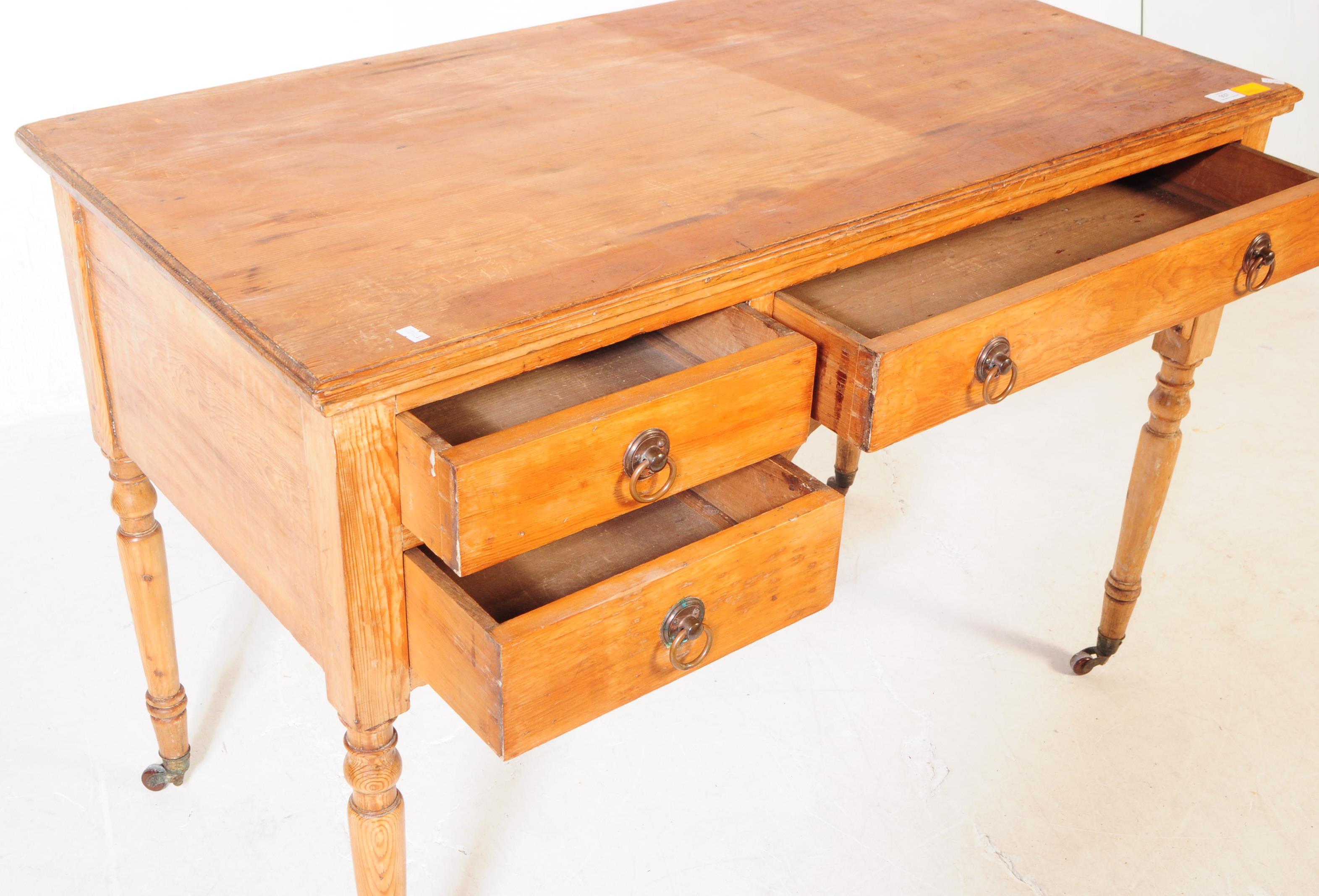 19TH CENTURY VICTORIAN PITCH PINE DESK - Bild 3 aus 5