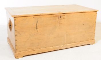 19TH CENTURY VICTORIAN PINE BLANKET BOX CHEST