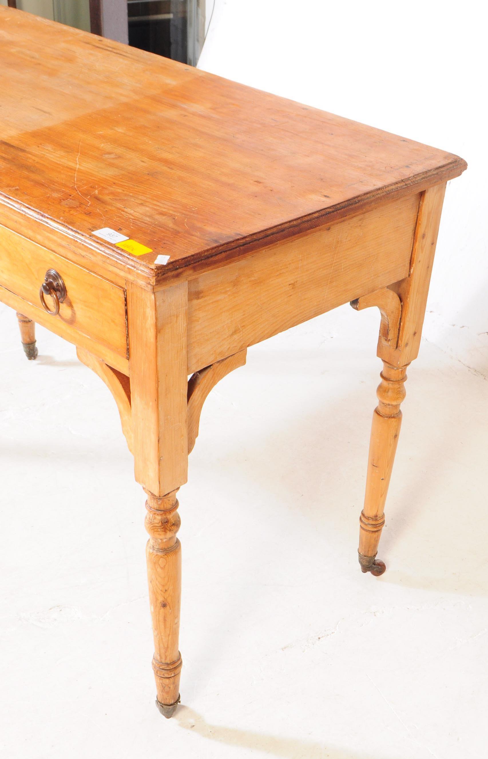 19TH CENTURY VICTORIAN PITCH PINE DESK - Bild 4 aus 5