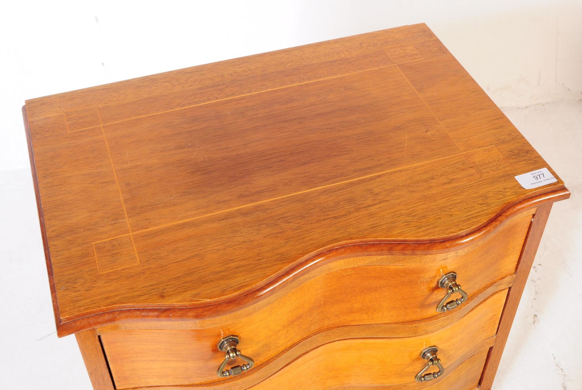 GEORGE III REVIVAL SERPENTINE FRONT CHEST OF DRAWERS - Image 3 of 5