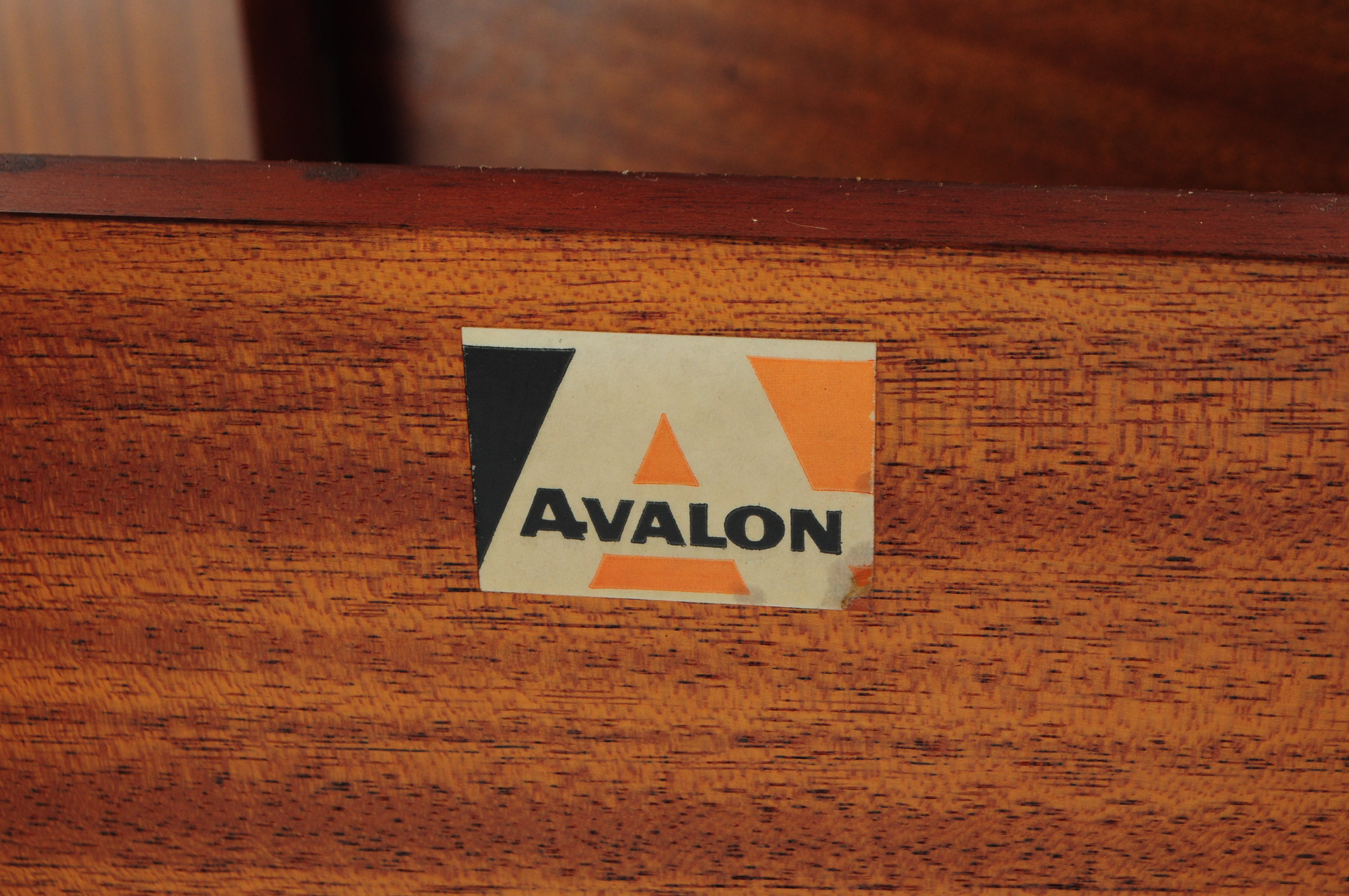 AVALON - PAIR OF MID CENTURY BEDSIDE TABLES - Image 4 of 7