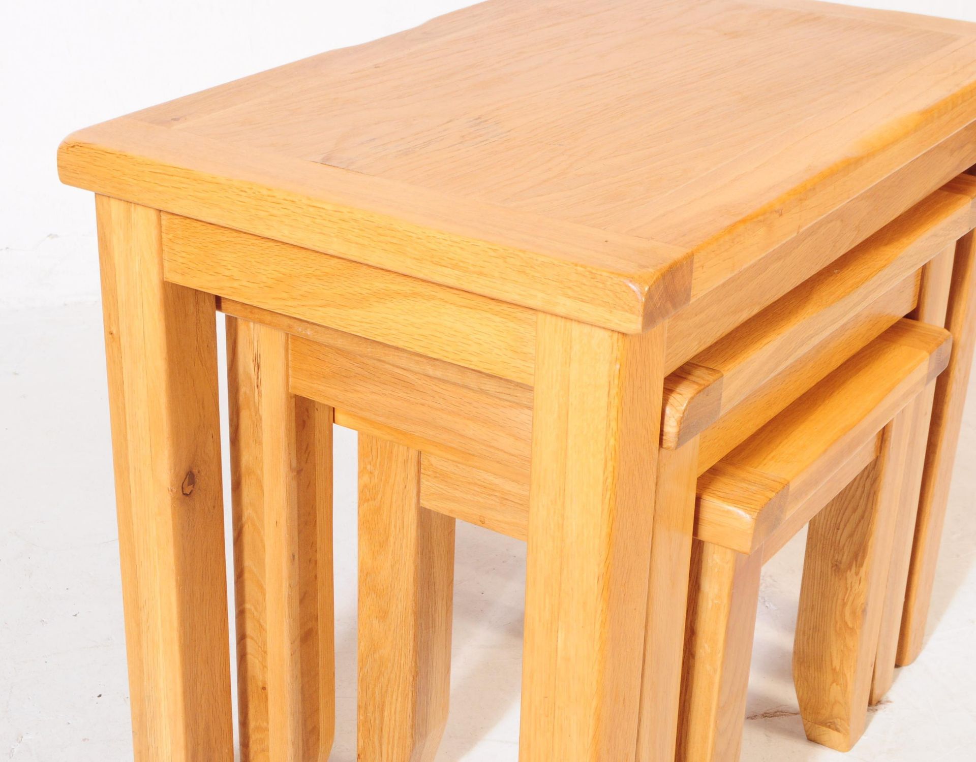 OAK FURNITURE LAND MANNER - NEST OF TABLES - Image 4 of 4